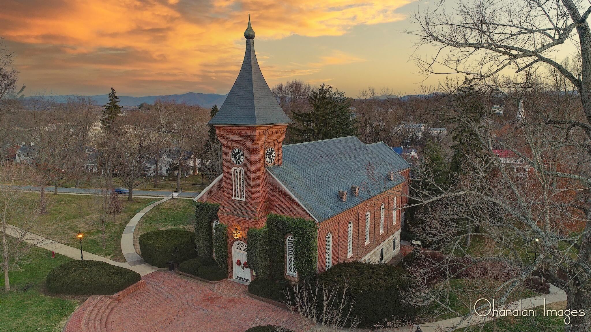 Lee Chapel, where Robert E. Lee is buried, as well as his horse, Traveler. Lee Chapel, where Robert E. Lee is buried, as well as his horse, Traveler.
