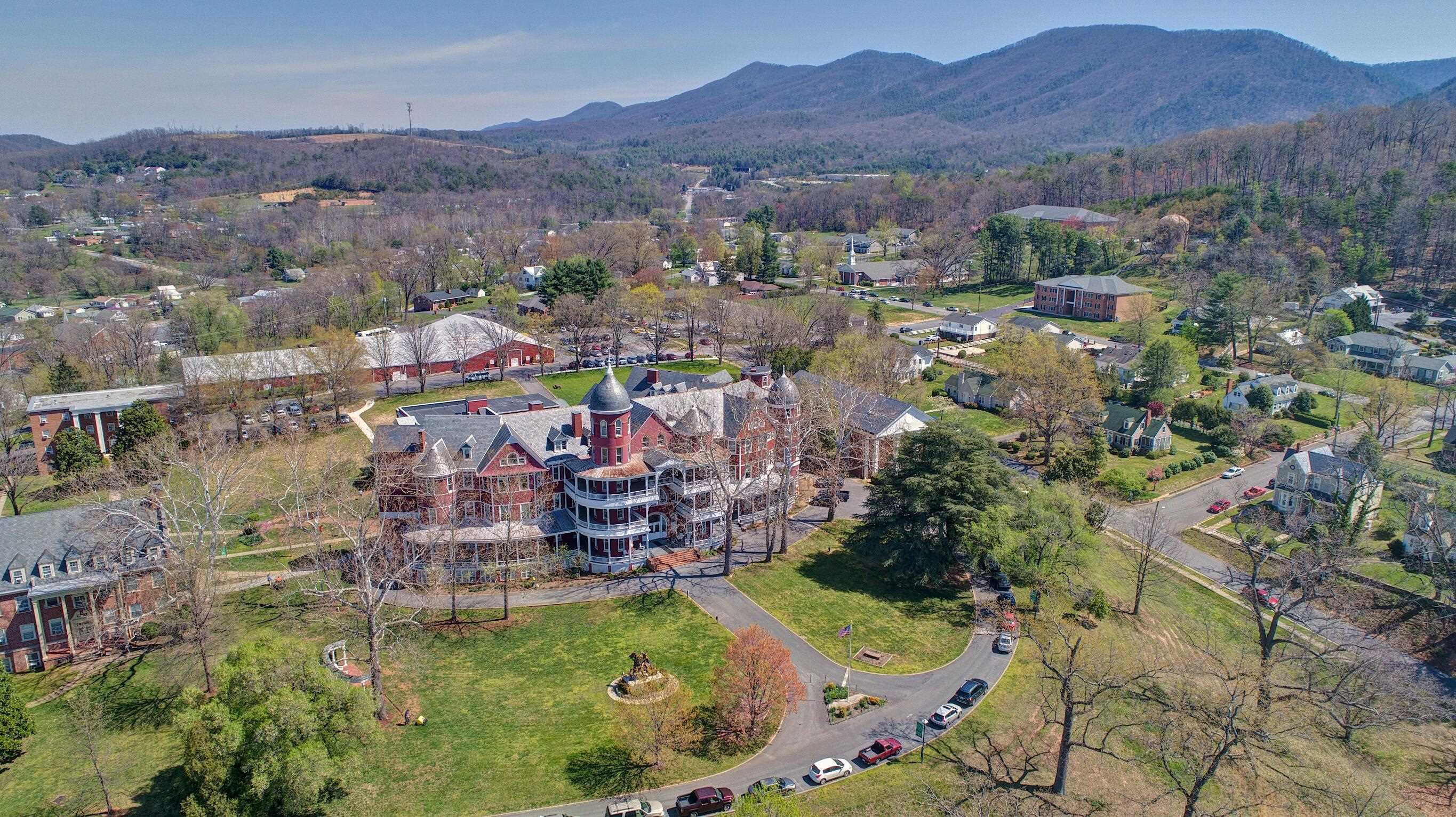 Southern Virginia University sits on a majestic knoll above Buena Vista. Southern Virginia University sits on a majestic knoll above Buena Vista.