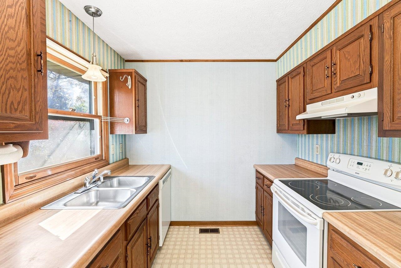 1154 STUART ST, HARRISONBURG, Virginia 22802, 3 Bedrooms Bedrooms, ,1 BathroomBathrooms,Residential,1154 STUART ST,682856 MLS # 682856 1154 STUART ST, HARRISONBURG, Virginia 22802, 3 Bedrooms Bedrooms, ,1 BathroomBathrooms,Residential,1154 STUART ST,682856 MLS # 682856