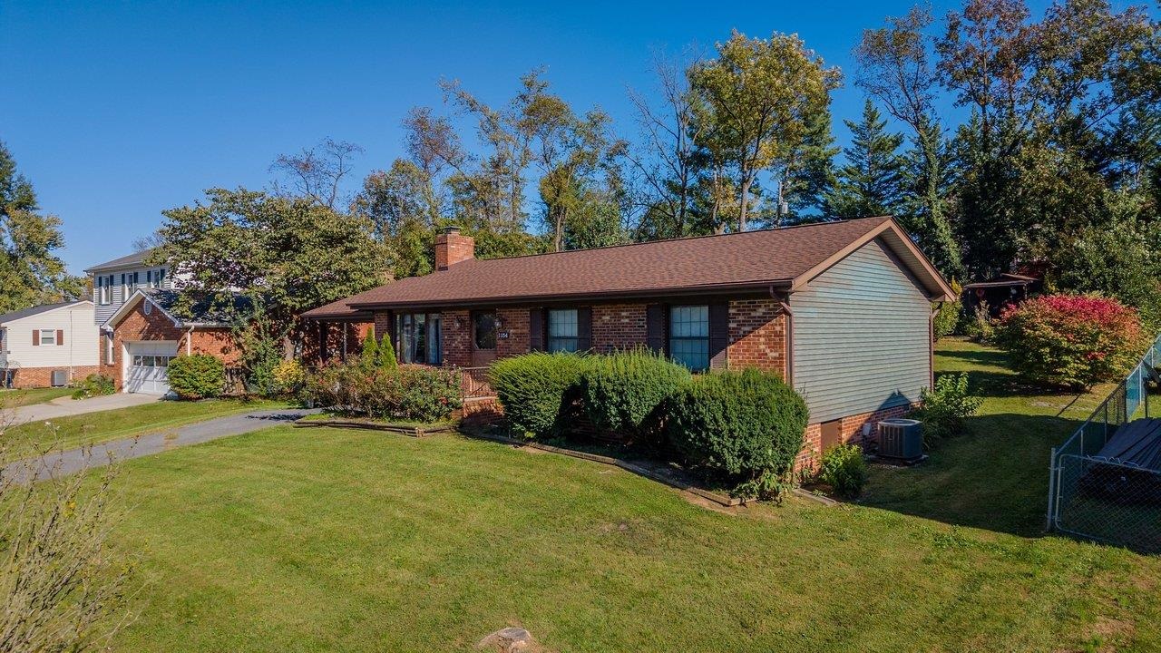 1154 STUART ST, HARRISONBURG, Virginia 22802, 3 Bedrooms Bedrooms, ,1 BathroomBathrooms,Residential,1154 STUART ST,682856 MLS # 682856 1154 STUART ST, HARRISONBURG, Virginia 22802, 3 Bedrooms Bedrooms, ,1 BathroomBathrooms,Residential,1154 STUART ST,682856 MLS # 682856
