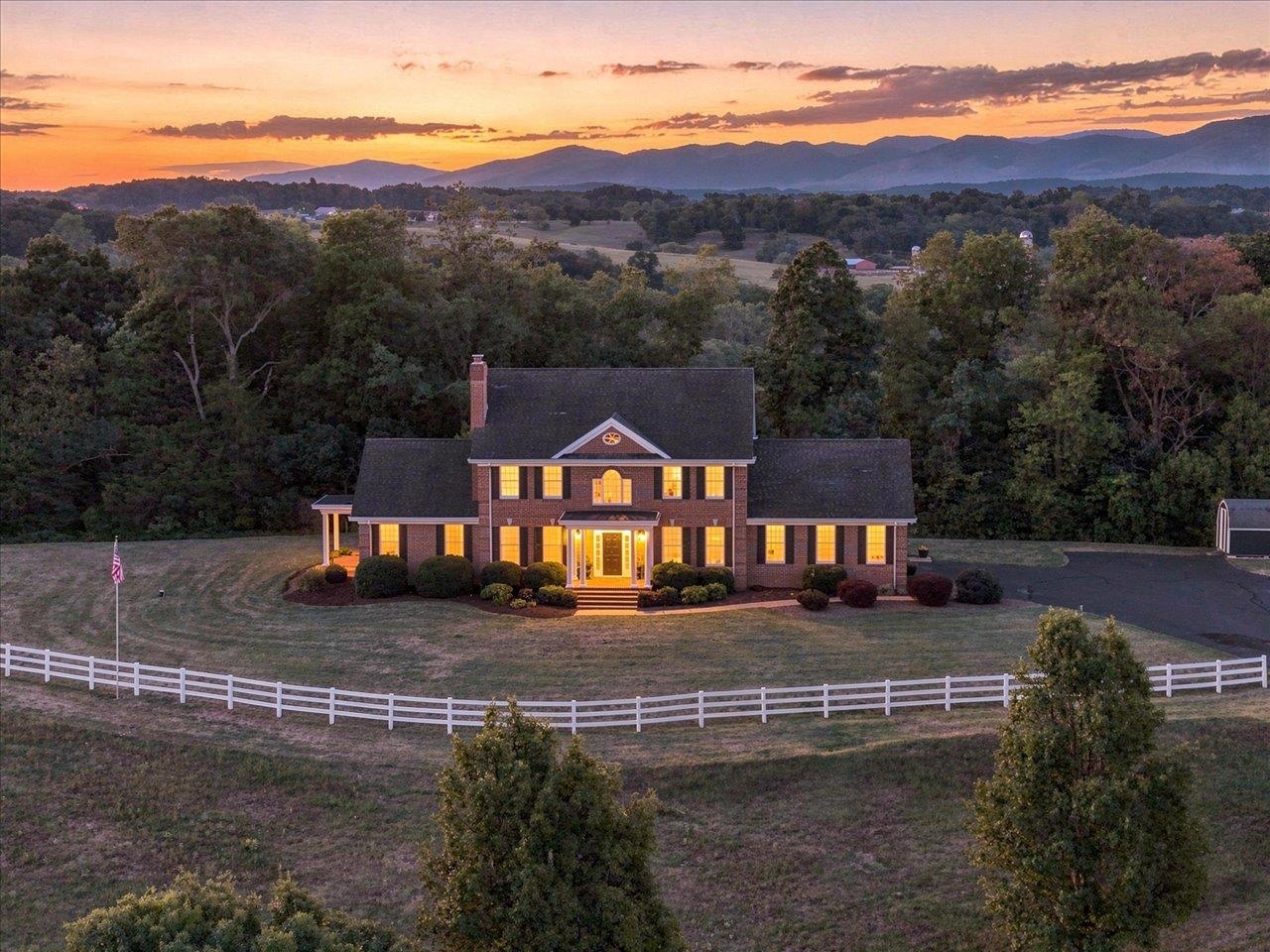 319 PARKINS LN, VERONA, Virginia 24482, 5 Bedrooms Bedrooms, ,3 BathroomsBathrooms,Residential,319 PARKINS LN,683012 MLS # 683012 319 PARKINS LN, VERONA, Virginia 24482, 5 Bedrooms Bedrooms, ,3 BathroomsBathrooms,Residential,319 PARKINS LN,683012 MLS # 683012