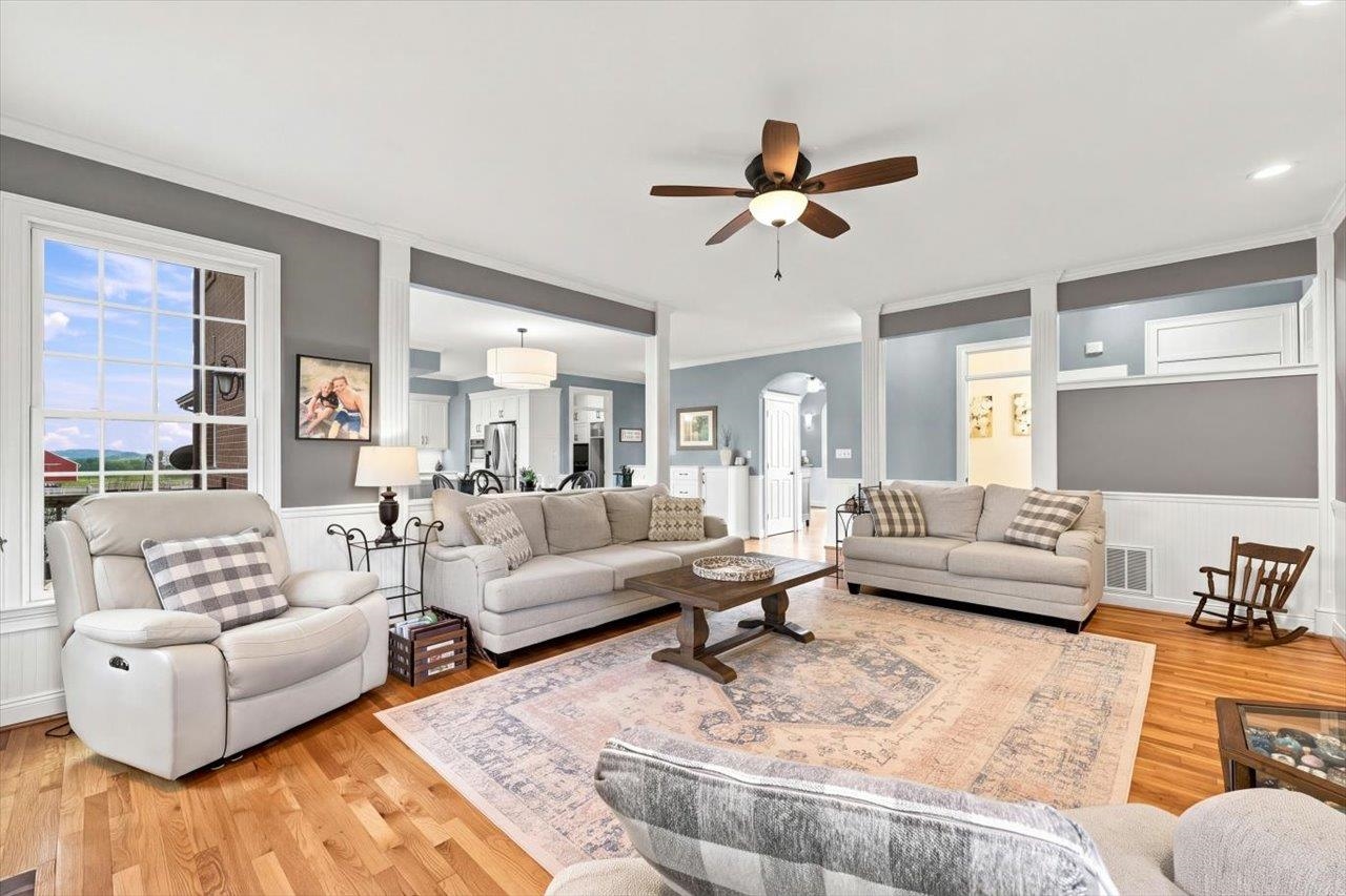 319 PARKINS LN, VERONA, Virginia 24482, 5 Bedrooms Bedrooms, ,3 BathroomsBathrooms,Residential,319 PARKINS LN,683012 MLS # 683012 319 PARKINS LN, VERONA, Virginia 24482, 5 Bedrooms Bedrooms, ,3 BathroomsBathrooms,Residential,319 PARKINS LN,683012 MLS # 683012