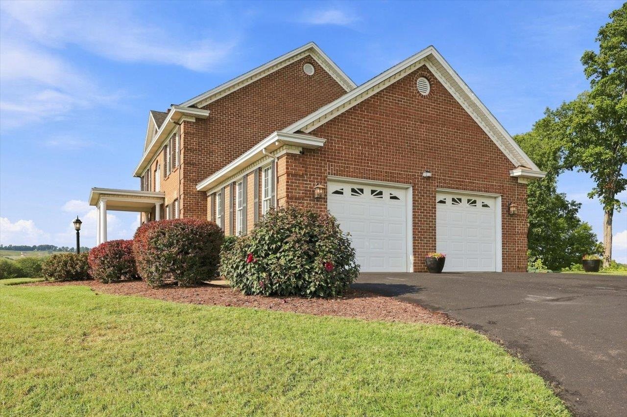 319 PARKINS LN, VERONA, Virginia 24482, 5 Bedrooms Bedrooms, ,3 BathroomsBathrooms,Residential,319 PARKINS LN,683012 MLS # 683012 319 PARKINS LN, VERONA, Virginia 24482, 5 Bedrooms Bedrooms, ,3 BathroomsBathrooms,Residential,319 PARKINS LN,683012 MLS # 683012