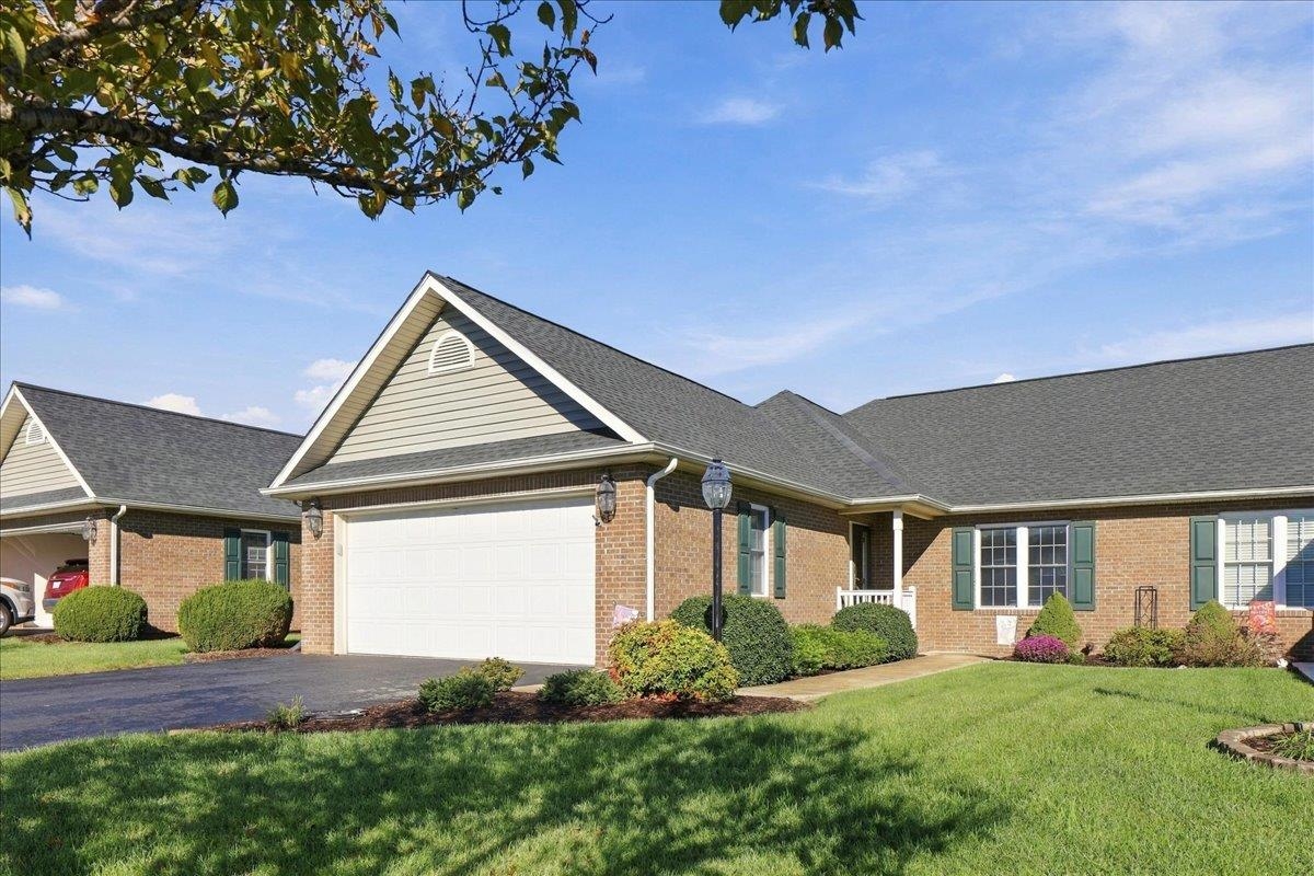 19 SAINT IVES DR, FISHERSVILLE, Virginia 22939, 2 Bedrooms Bedrooms, ,2 BathroomsBathrooms,Residential,Ivy Ridge Townhomes,19 SAINT IVES DR,683017 MLS # 683017 19 SAINT IVES DR, FISHERSVILLE, Virginia 22939, 2 Bedrooms Bedrooms, ,2 BathroomsBathrooms,Residential,Ivy Ridge Townhomes,19 SAINT IVES DR,683017 MLS # 683017