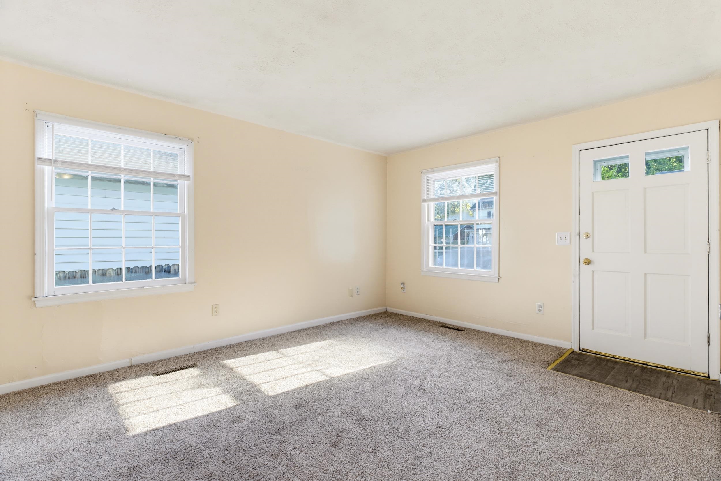 217 S WINCHESTER AVE, WAYNESBORO, Virginia 22980, 2 Bedrooms Bedrooms, ,1 BathroomBathrooms,Residential,217 S WINCHESTER AVE,683029 MLS # 683029 217 S WINCHESTER AVE, WAYNESBORO, Virginia 22980, 2 Bedrooms Bedrooms, ,1 BathroomBathrooms,Residential,217 S WINCHESTER AVE,683029 MLS # 683029