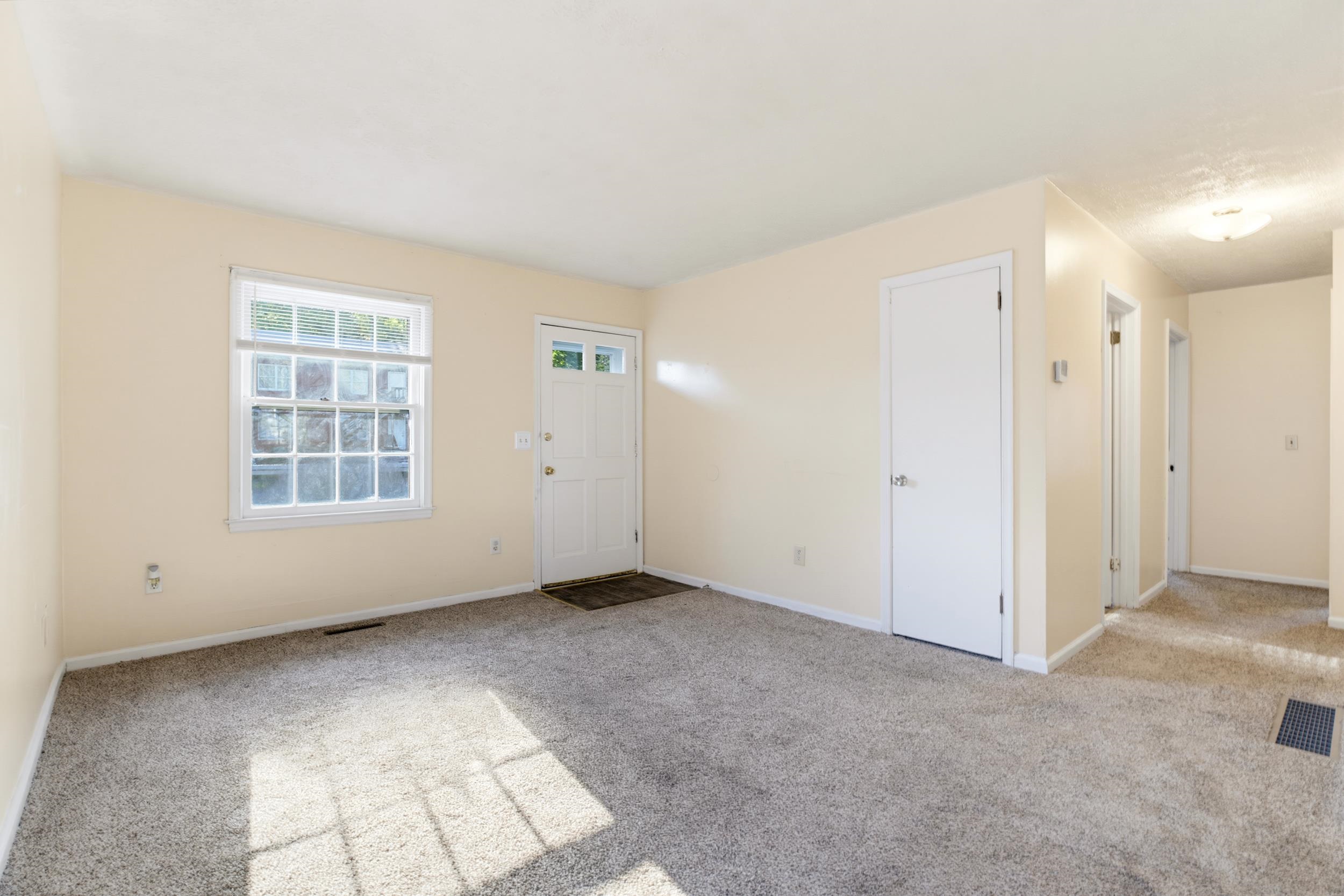 217 S WINCHESTER AVE, WAYNESBORO, Virginia 22980, 2 Bedrooms Bedrooms, ,1 BathroomBathrooms,Residential,217 S WINCHESTER AVE,683029 MLS # 683029 217 S WINCHESTER AVE, WAYNESBORO, Virginia 22980, 2 Bedrooms Bedrooms, ,1 BathroomBathrooms,Residential,217 S WINCHESTER AVE,683029 MLS # 683029