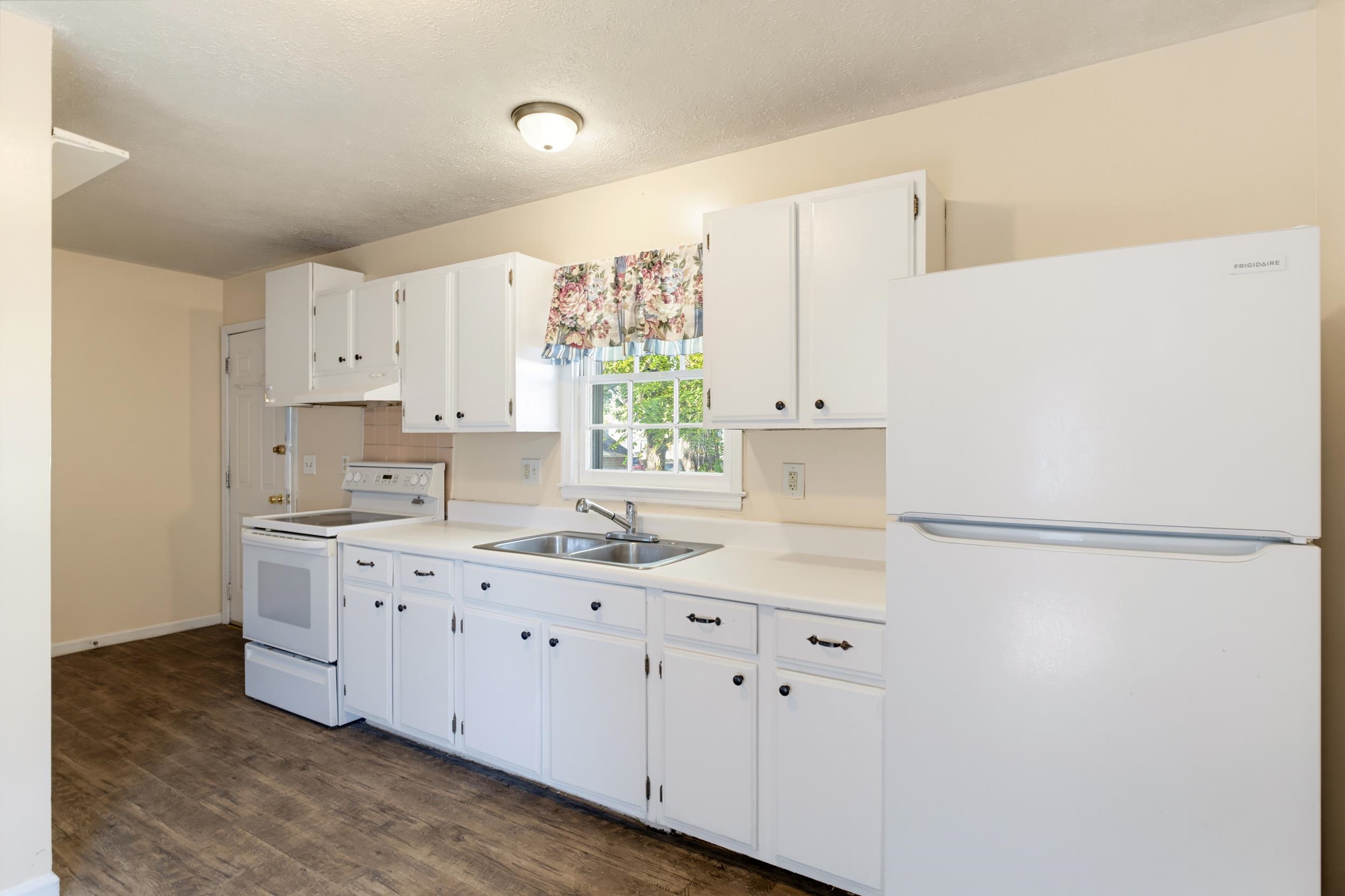 217 S WINCHESTER AVE, WAYNESBORO, Virginia 22980, 2 Bedrooms Bedrooms, ,1 BathroomBathrooms,Residential,217 S WINCHESTER AVE,683029 MLS # 683029 217 S WINCHESTER AVE, WAYNESBORO, Virginia 22980, 2 Bedrooms Bedrooms, ,1 BathroomBathrooms,Residential,217 S WINCHESTER AVE,683029 MLS # 683029