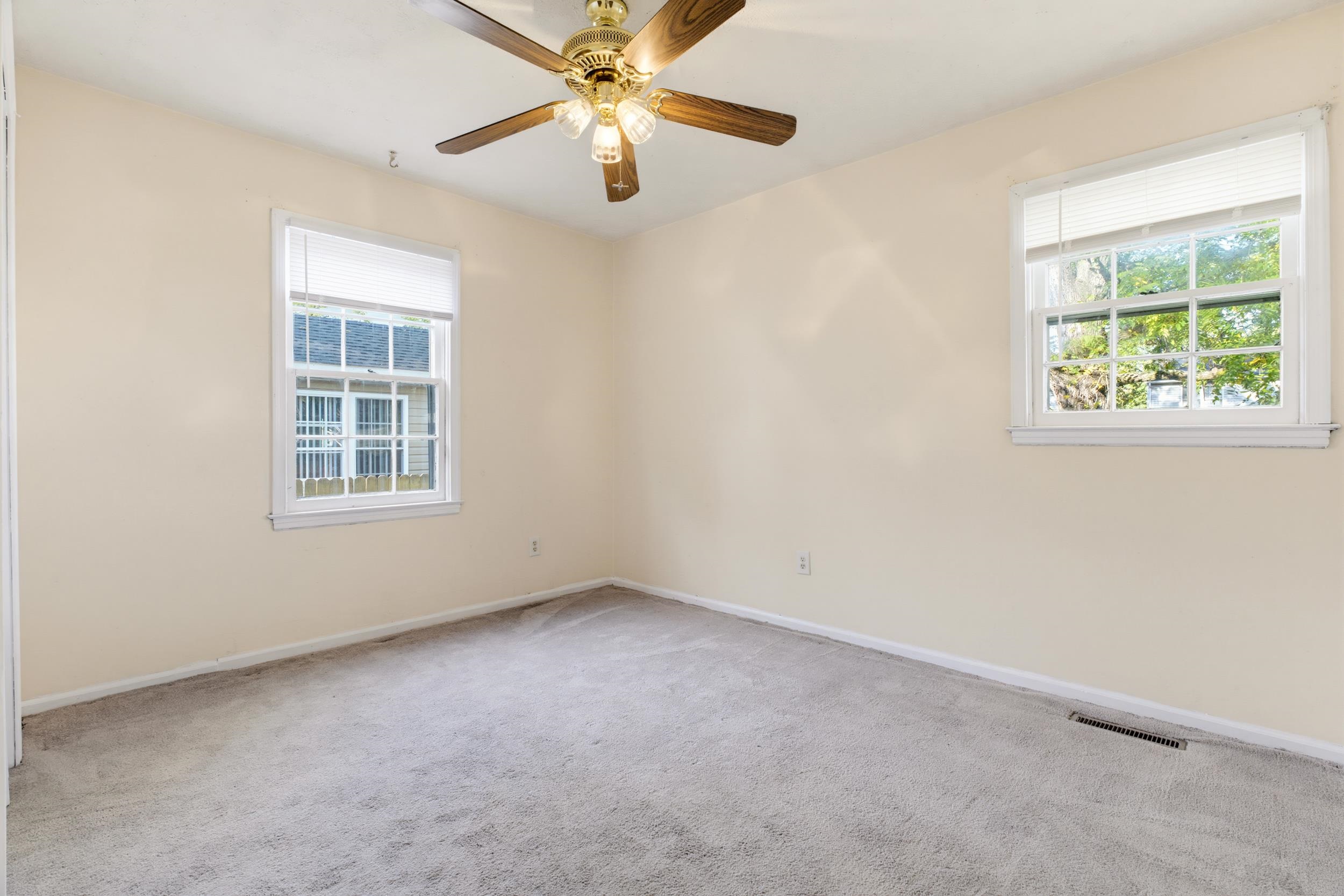 217 S WINCHESTER AVE, WAYNESBORO, Virginia 22980, 2 Bedrooms Bedrooms, ,1 BathroomBathrooms,Residential,217 S WINCHESTER AVE,683029 MLS # 683029 217 S WINCHESTER AVE, WAYNESBORO, Virginia 22980, 2 Bedrooms Bedrooms, ,1 BathroomBathrooms,Residential,217 S WINCHESTER AVE,683029 MLS # 683029