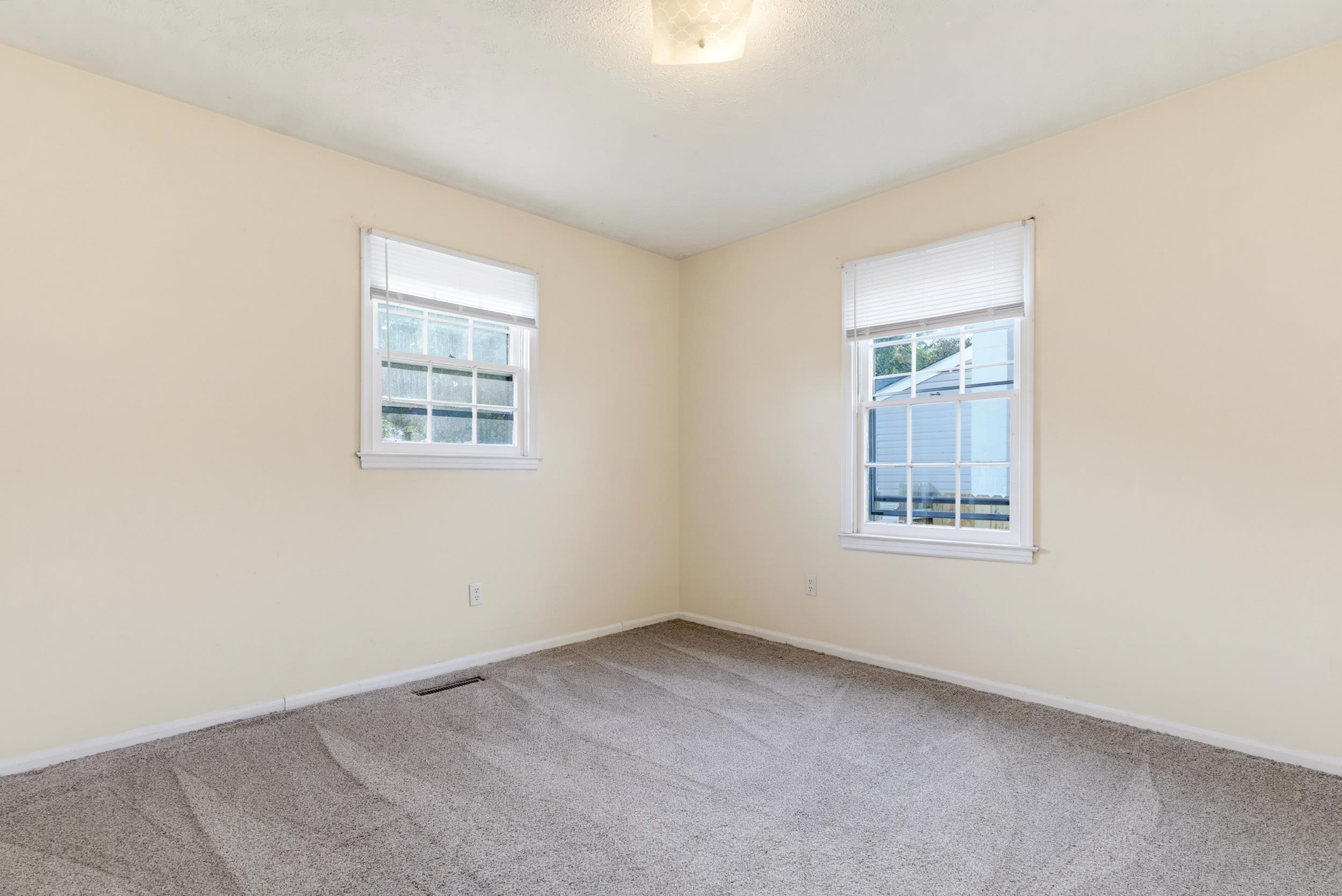 217 S WINCHESTER AVE, WAYNESBORO, Virginia 22980, 2 Bedrooms Bedrooms, ,1 BathroomBathrooms,Residential,217 S WINCHESTER AVE,683029 MLS # 683029 217 S WINCHESTER AVE, WAYNESBORO, Virginia 22980, 2 Bedrooms Bedrooms, ,1 BathroomBathrooms,Residential,217 S WINCHESTER AVE,683029 MLS # 683029