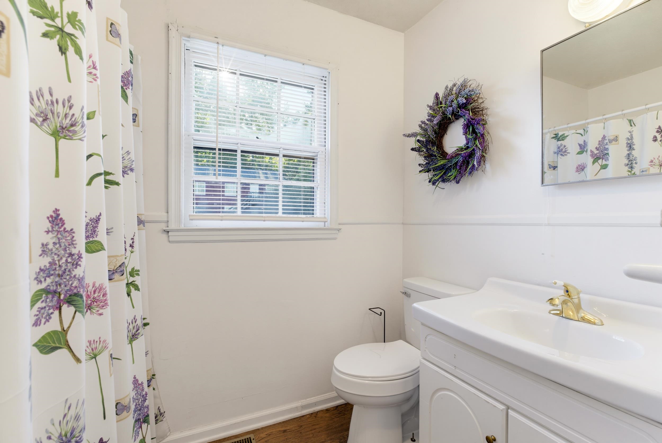 217 S WINCHESTER AVE, WAYNESBORO, Virginia 22980, 2 Bedrooms Bedrooms, ,1 BathroomBathrooms,Residential,217 S WINCHESTER AVE,683029 MLS # 683029 217 S WINCHESTER AVE, WAYNESBORO, Virginia 22980, 2 Bedrooms Bedrooms, ,1 BathroomBathrooms,Residential,217 S WINCHESTER AVE,683029 MLS # 683029