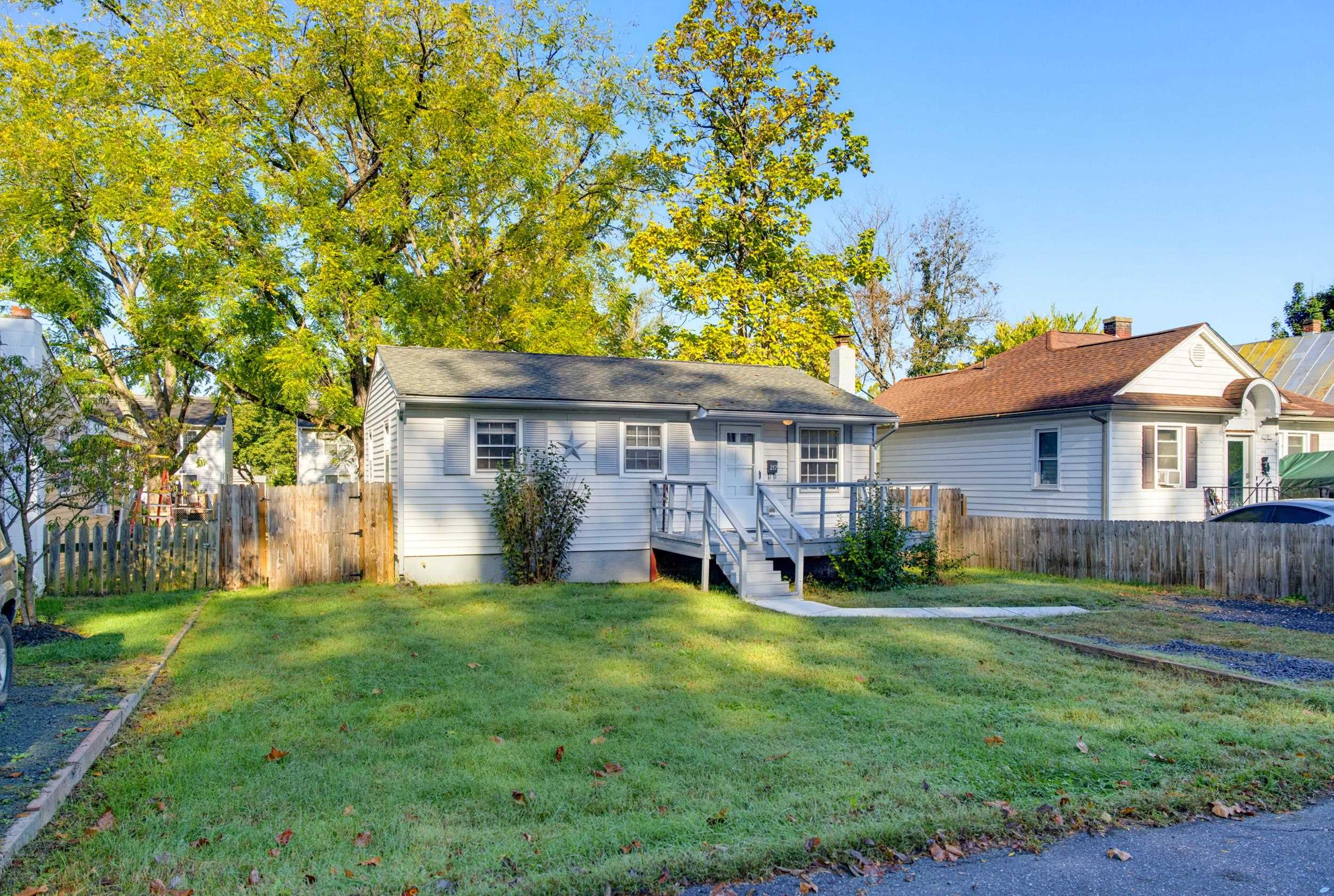 217 S WINCHESTER AVE, WAYNESBORO, Virginia 22980, 2 Bedrooms Bedrooms, ,1 BathroomBathrooms,Residential,217 S WINCHESTER AVE,683029 MLS # 683029 217 S WINCHESTER AVE, WAYNESBORO, Virginia 22980, 2 Bedrooms Bedrooms, ,1 BathroomBathrooms,Residential,217 S WINCHESTER AVE,683029 MLS # 683029