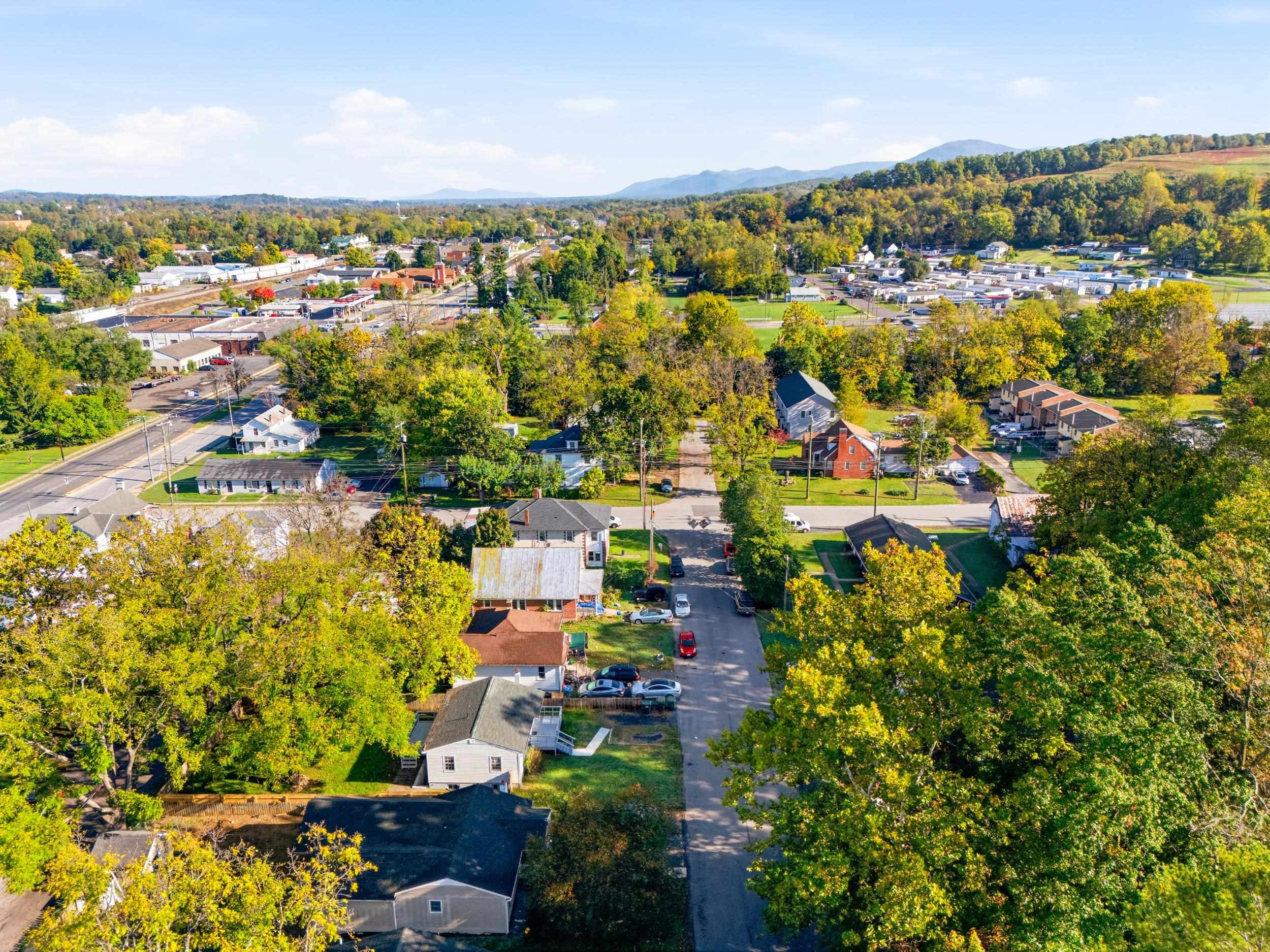217 S WINCHESTER AVE, WAYNESBORO, Virginia 22980, 2 Bedrooms Bedrooms, ,1 BathroomBathrooms,Residential,217 S WINCHESTER AVE,683029 MLS # 683029 217 S WINCHESTER AVE, WAYNESBORO, Virginia 22980, 2 Bedrooms Bedrooms, ,1 BathroomBathrooms,Residential,217 S WINCHESTER AVE,683029 MLS # 683029