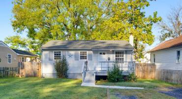 217 S WINCHESTER AVE, WAYNESBORO, Virginia 22980, 2 Bedrooms Bedrooms, ,1 BathroomBathrooms,Residential,217 S WINCHESTER AVE,683029 MLS # 683029