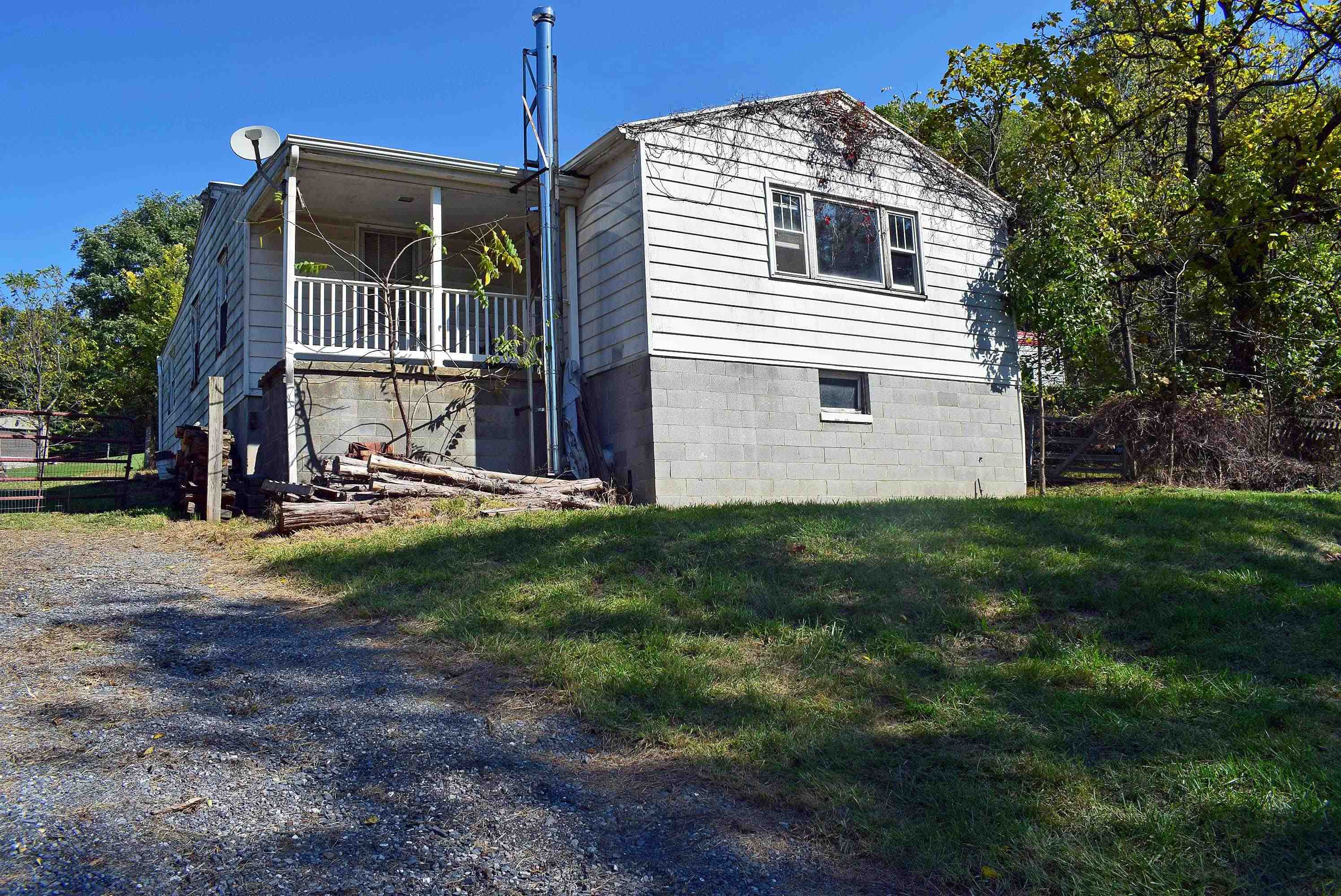 197 WALDROP RD, SWOOPE, Virginia 24479, 2 Bedrooms Bedrooms, ,1 BathroomBathrooms,Residential,197 WALDROP RD,683035 MLS # 683035