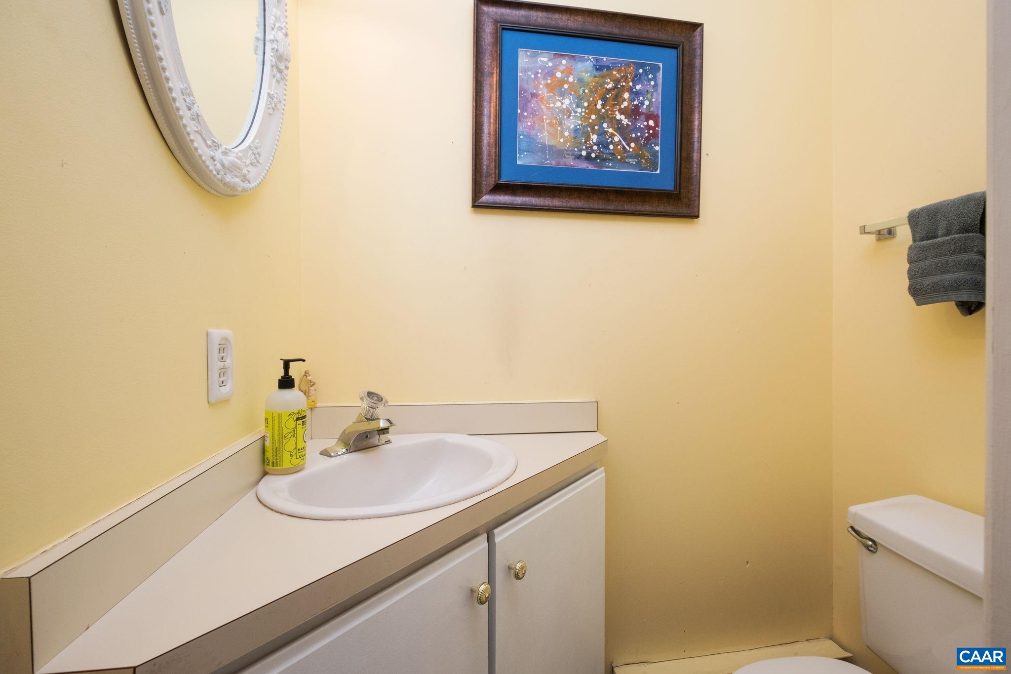 1618 GARDEN CT, CHARLOTTESVILLE, Virginia 22901, 2 Bedrooms Bedrooms, ,2 BathroomsBathrooms,Residential,1618 GARDEN CT,682777 MLS # 682777 1618 GARDEN CT, CHARLOTTESVILLE, Virginia 22901, 2 Bedrooms Bedrooms, ,2 BathroomsBathrooms,Residential,1618 GARDEN CT,682777 MLS # 682777
