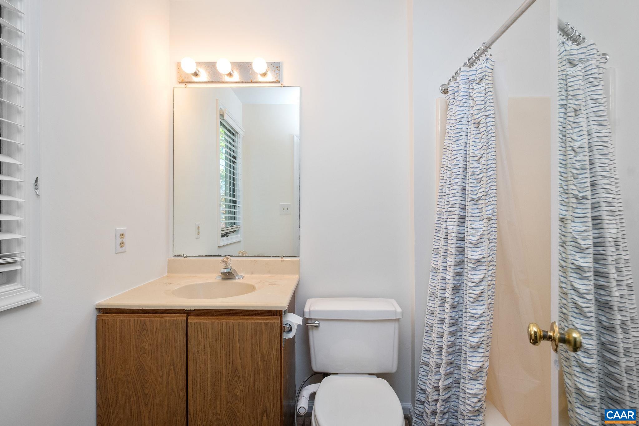 1618 GARDEN CT, CHARLOTTESVILLE, Virginia 22901, 2 Bedrooms Bedrooms, ,2 BathroomsBathrooms,Residential,1618 GARDEN CT,682777 MLS # 682777 1618 GARDEN CT, CHARLOTTESVILLE, Virginia 22901, 2 Bedrooms Bedrooms, ,2 BathroomsBathrooms,Residential,1618 GARDEN CT,682777 MLS # 682777