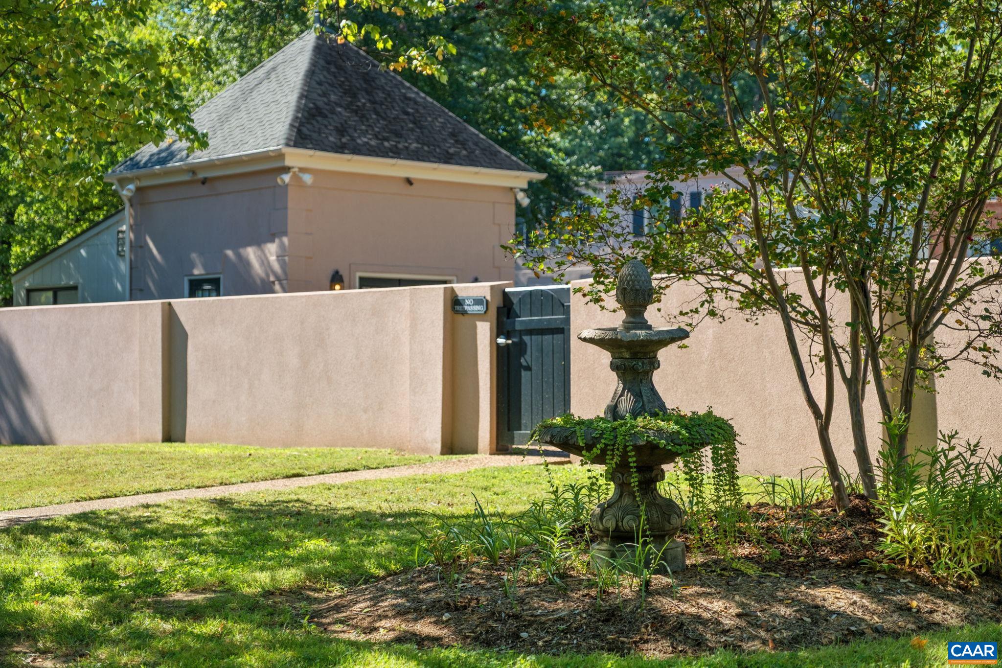 1618 GARDEN CT, CHARLOTTESVILLE, Virginia 22901, 2 Bedrooms Bedrooms, ,2 BathroomsBathrooms,Residential,1618 GARDEN CT,682777 MLS # 682777 1618 GARDEN CT, CHARLOTTESVILLE, Virginia 22901, 2 Bedrooms Bedrooms, ,2 BathroomsBathrooms,Residential,1618 GARDEN CT,682777 MLS # 682777