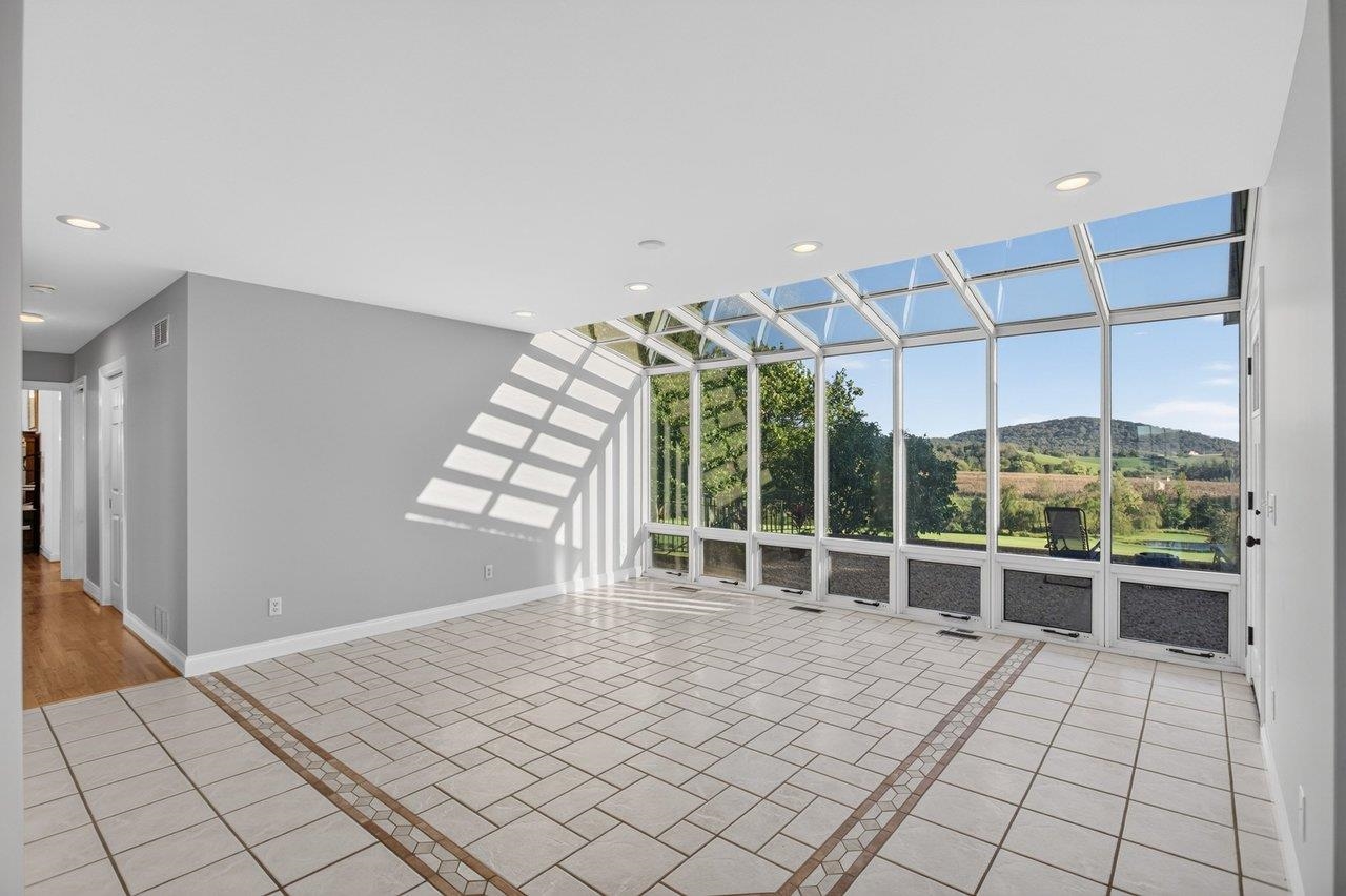 9527 CENTERVILLE RD, BRIDGEWATER, Virginia 22812, 3 Bedrooms Bedrooms, ,4 BathroomsBathrooms,Residential,9527 CENTERVILLE RD,682929 MLS # 682929 9527 CENTERVILLE RD, BRIDGEWATER, Virginia 22812, 3 Bedrooms Bedrooms, ,4 BathroomsBathrooms,Residential,9527 CENTERVILLE RD,682929 MLS # 682929