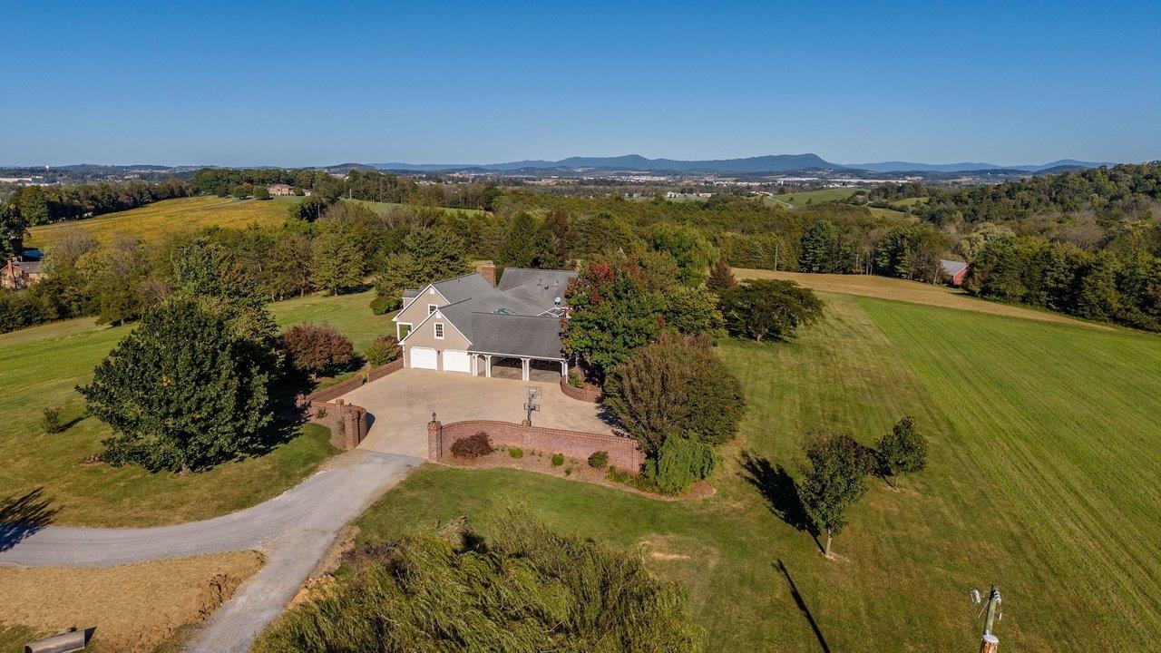 9527 CENTERVILLE RD, BRIDGEWATER, Virginia 22812, 3 Bedrooms Bedrooms, ,4 BathroomsBathrooms,Residential,9527 CENTERVILLE RD,682929 MLS # 682929 9527 CENTERVILLE RD, BRIDGEWATER, Virginia 22812, 3 Bedrooms Bedrooms, ,4 BathroomsBathrooms,Residential,9527 CENTERVILLE RD,682929 MLS # 682929