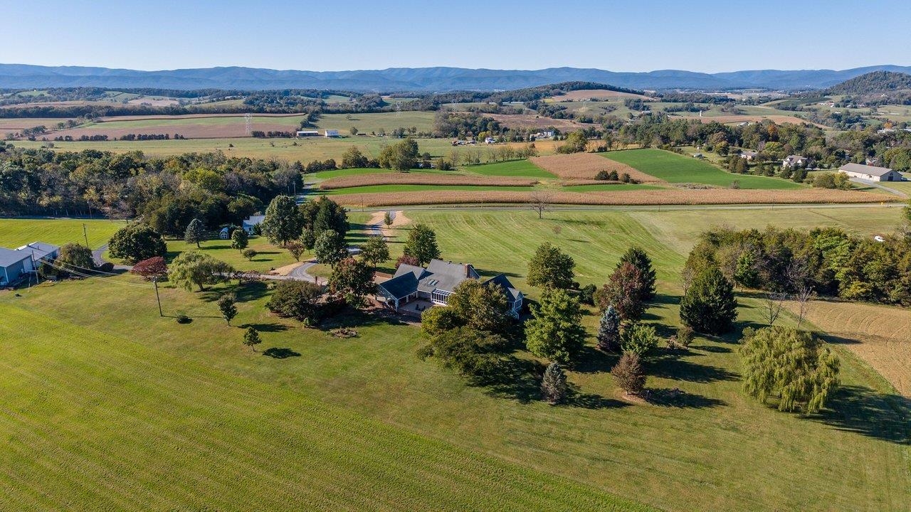 9527 CENTERVILLE RD, BRIDGEWATER, Virginia 22812, 3 Bedrooms Bedrooms, ,4 BathroomsBathrooms,Residential,9527 CENTERVILLE RD,682929 MLS # 682929 9527 CENTERVILLE RD, BRIDGEWATER, Virginia 22812, 3 Bedrooms Bedrooms, ,4 BathroomsBathrooms,Residential,9527 CENTERVILLE RD,682929 MLS # 682929