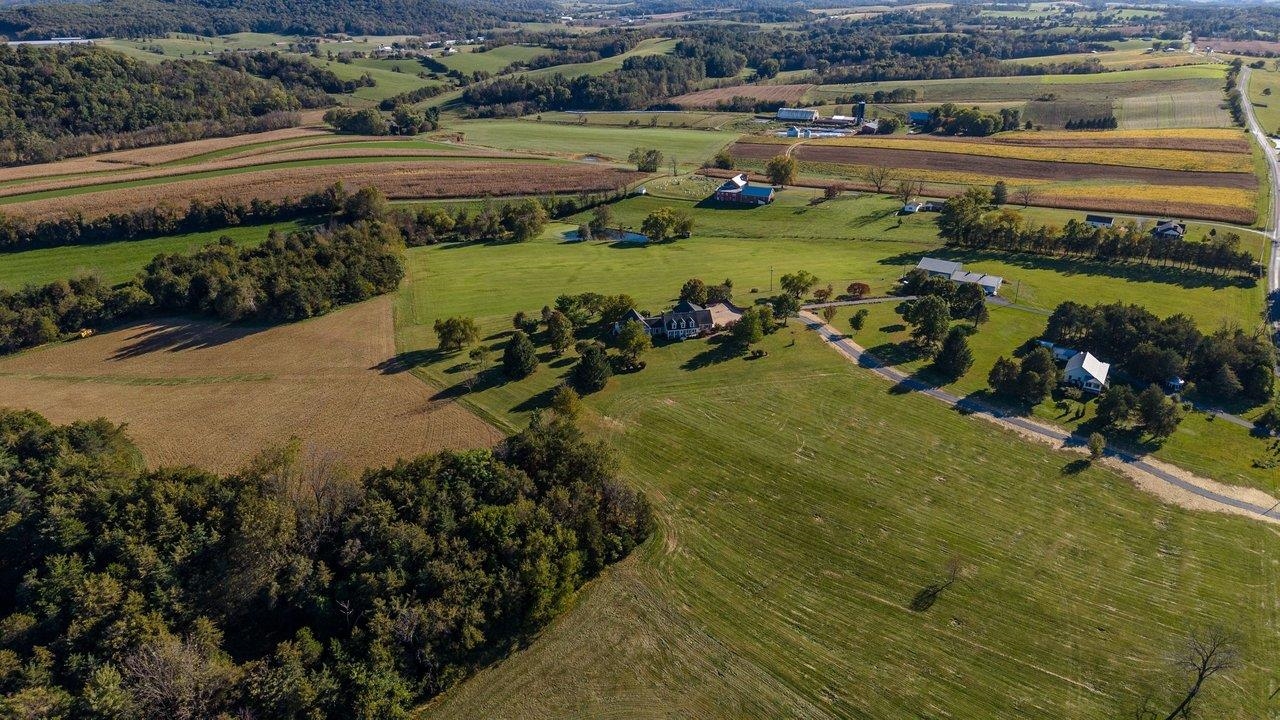 9527 CENTERVILLE RD, BRIDGEWATER, Virginia 22812, 3 Bedrooms Bedrooms, ,4 BathroomsBathrooms,Residential,9527 CENTERVILLE RD,682929 MLS # 682929 9527 CENTERVILLE RD, BRIDGEWATER, Virginia 22812, 3 Bedrooms Bedrooms, ,4 BathroomsBathrooms,Residential,9527 CENTERVILLE RD,682929 MLS # 682929