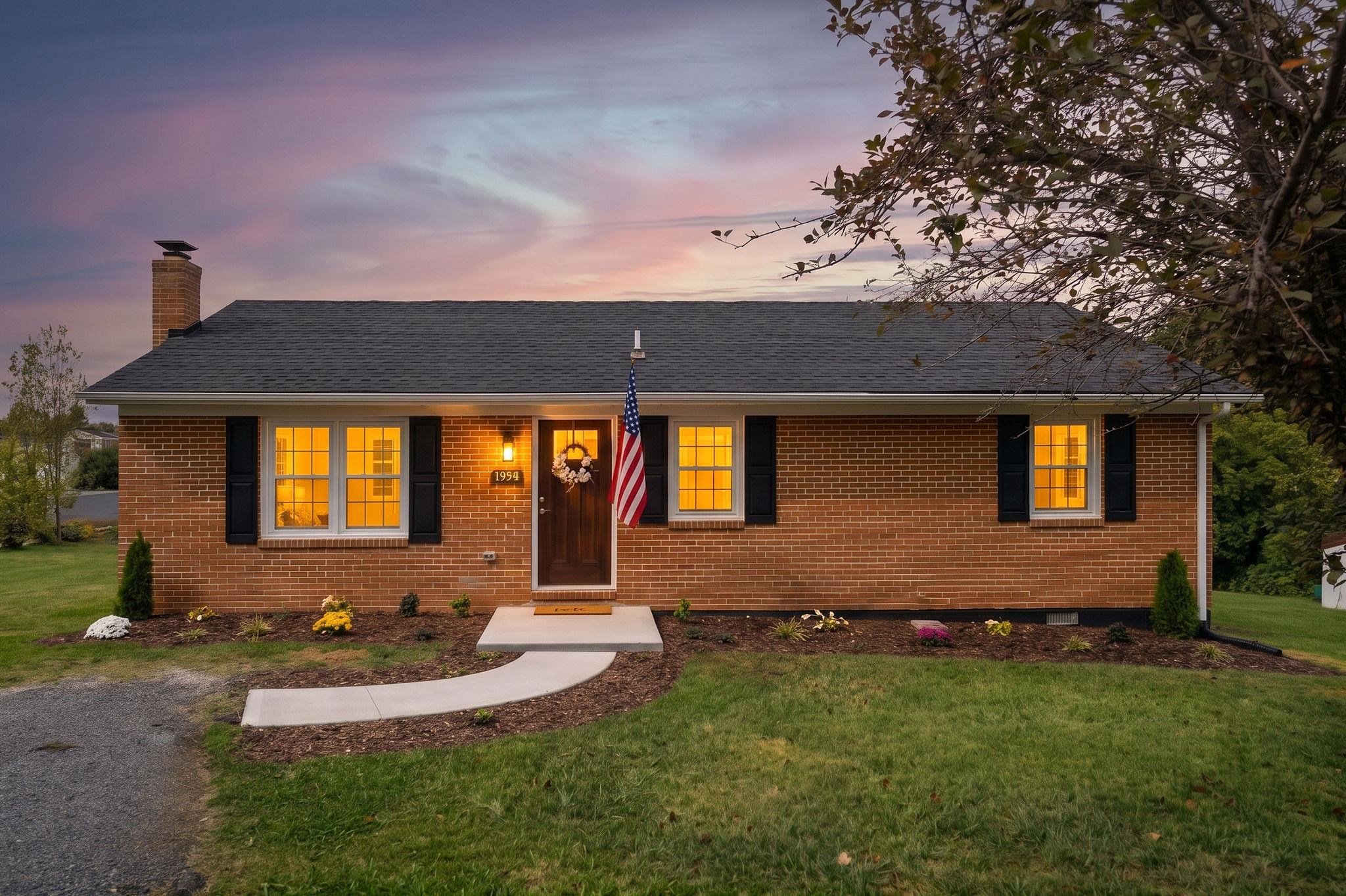 1 SUNDERLIN PL, VERONA, Virginia 24482, 3 Bedrooms Bedrooms, ,1 BathroomBathrooms,Residential,1 SUNDERLIN PL,682939 MLS # 682939 1 SUNDERLIN PL, VERONA, Virginia 24482, 3 Bedrooms Bedrooms, ,1 BathroomBathrooms,Residential,1 SUNDERLIN PL,682939 MLS # 682939
