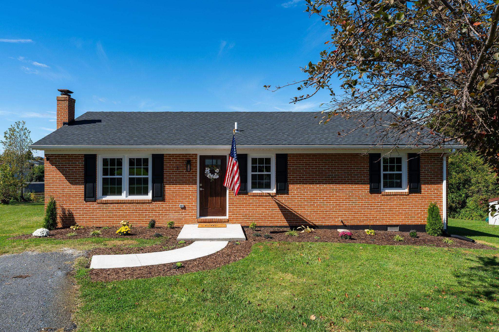 1 SUNDERLIN PL, VERONA, Virginia 24482, 3 Bedrooms Bedrooms, ,1 BathroomBathrooms,Residential,1 SUNDERLIN PL,682939 MLS # 682939 1 SUNDERLIN PL, VERONA, Virginia 24482, 3 Bedrooms Bedrooms, ,1 BathroomBathrooms,Residential,1 SUNDERLIN PL,682939 MLS # 682939