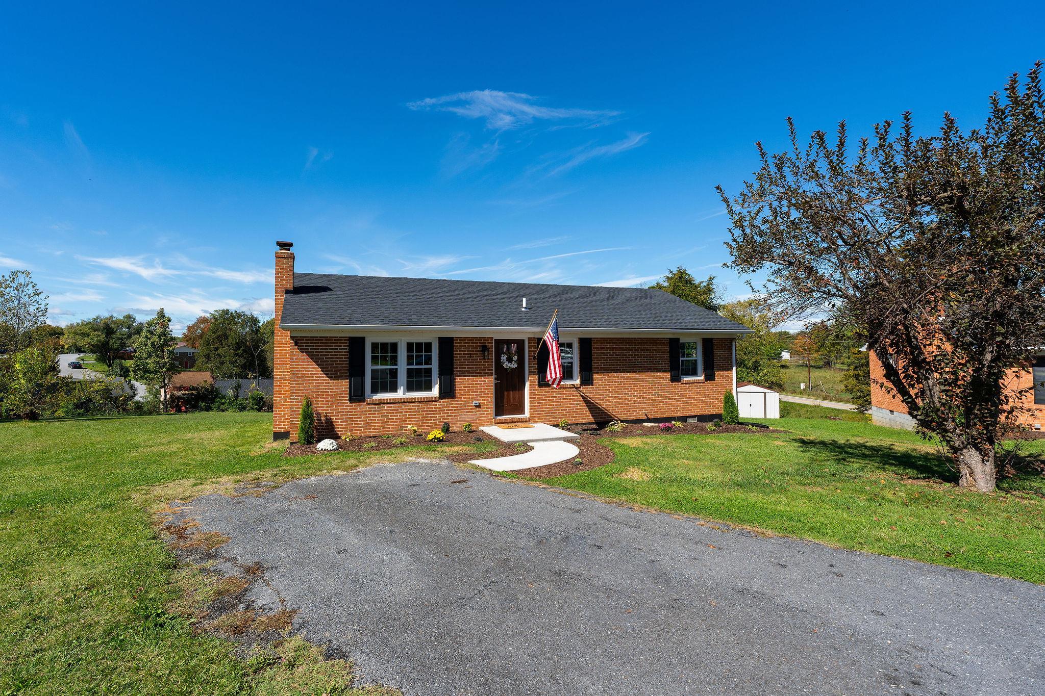 1 SUNDERLIN PL, VERONA, Virginia 24482, 3 Bedrooms Bedrooms, ,1 BathroomBathrooms,Residential,1 SUNDERLIN PL,682939 MLS # 682939 1 SUNDERLIN PL, VERONA, Virginia 24482, 3 Bedrooms Bedrooms, ,1 BathroomBathrooms,Residential,1 SUNDERLIN PL,682939 MLS # 682939