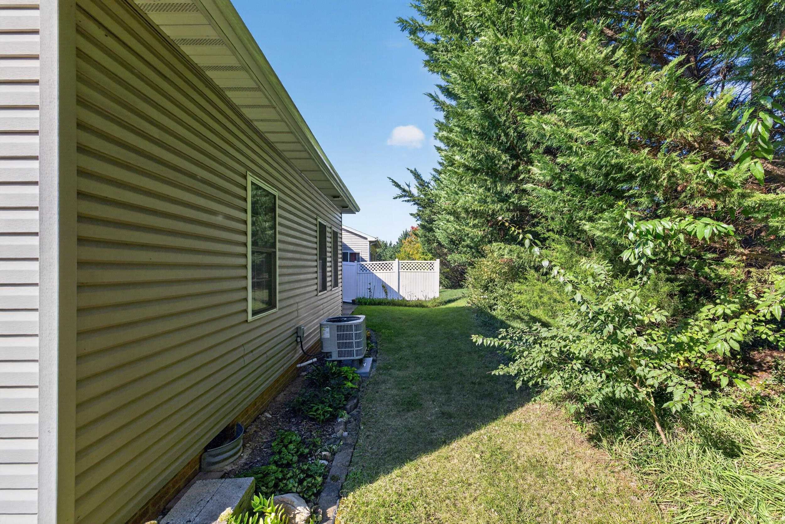2263 LAKE TERRACE DR, HARRISONBURG, Virginia 22802, 3 Bedrooms Bedrooms, ,2 BathroomsBathrooms,Residential,2263 LAKE TERRACE DR,683045 MLS # 683045