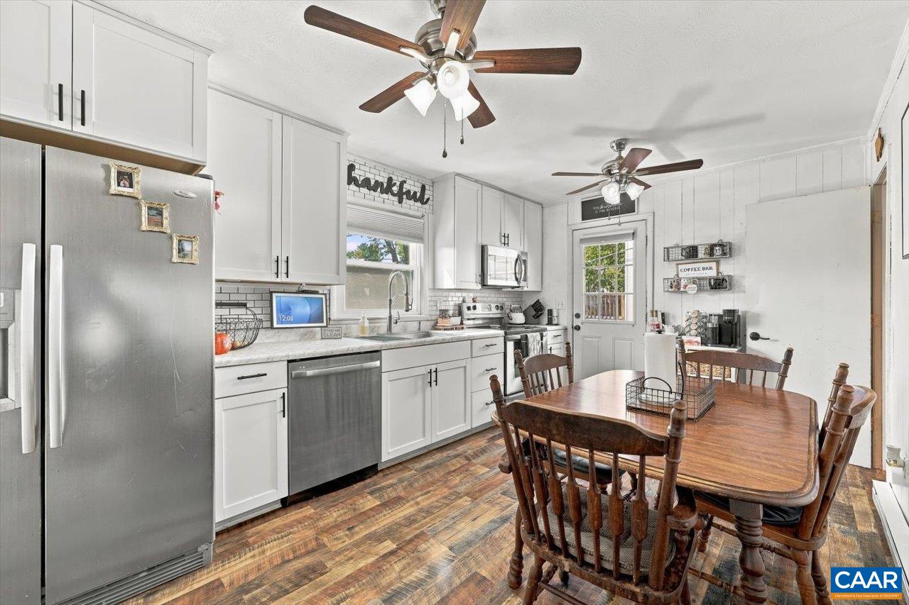 74 VALLEY VIEW DR, MOUNT SIDNEY, Virginia 24467, 3 Bedrooms Bedrooms, ,2 BathroomsBathrooms,Residential,74 VALLEY VIEW DR,683071 MLS # 683071 74 VALLEY VIEW DR, MOUNT SIDNEY, Virginia 24467, 3 Bedrooms Bedrooms, ,2 BathroomsBathrooms,Residential,74 VALLEY VIEW DR,683071 MLS # 683071