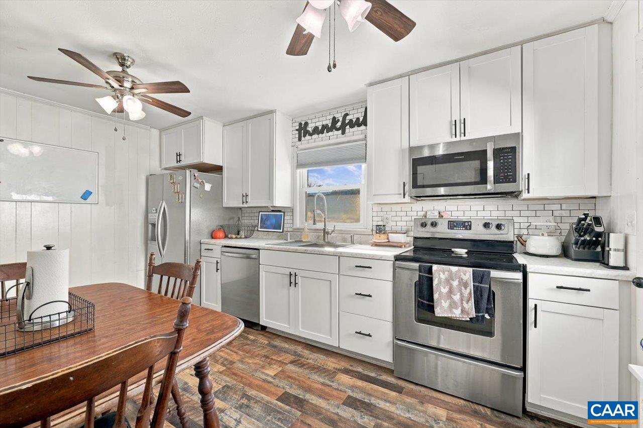 74 VALLEY VIEW DR, MOUNT SIDNEY, Virginia 24467, 3 Bedrooms Bedrooms, ,2 BathroomsBathrooms,Residential,74 VALLEY VIEW DR,683071 MLS # 683071 74 VALLEY VIEW DR, MOUNT SIDNEY, Virginia 24467, 3 Bedrooms Bedrooms, ,2 BathroomsBathrooms,Residential,74 VALLEY VIEW DR,683071 MLS # 683071