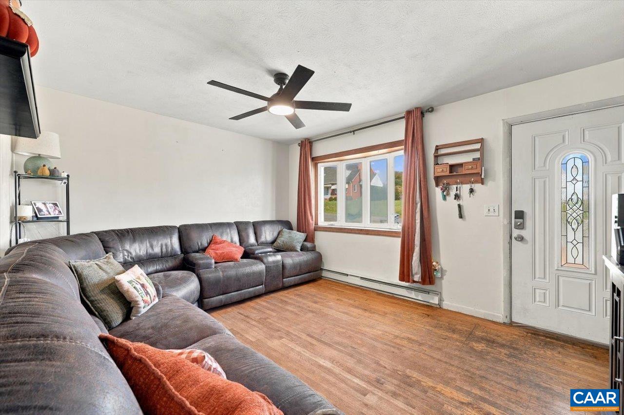 74 VALLEY VIEW DR, MOUNT SIDNEY, Virginia 24467, 3 Bedrooms Bedrooms, ,2 BathroomsBathrooms,Residential,74 VALLEY VIEW DR,683071 MLS # 683071 74 VALLEY VIEW DR, MOUNT SIDNEY, Virginia 24467, 3 Bedrooms Bedrooms, ,2 BathroomsBathrooms,Residential,74 VALLEY VIEW DR,683071 MLS # 683071