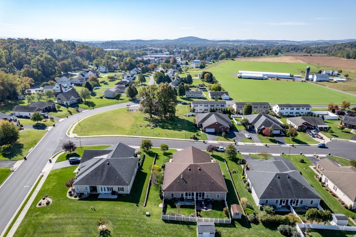 104 HOLLEN MILL CT, BRIDGEWATER, Virginia 22812, 3 Bedrooms Bedrooms, ,2 BathroomsBathrooms,Residential,104 HOLLEN MILL CT,683073 MLS # 683073 104 HOLLEN MILL CT, BRIDGEWATER, Virginia 22812, 3 Bedrooms Bedrooms, ,2 BathroomsBathrooms,Residential,104 HOLLEN MILL CT,683073 MLS # 683073