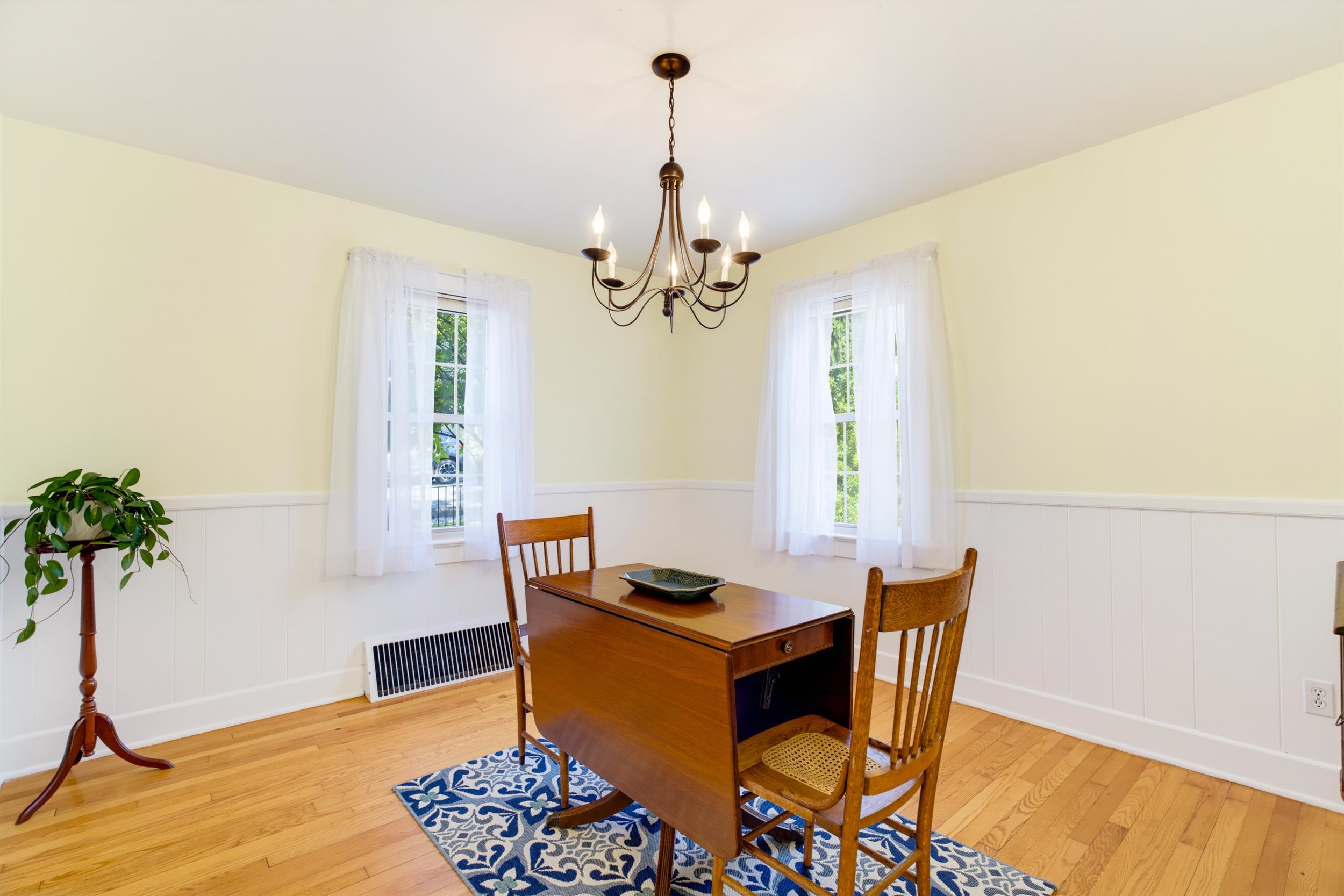 117 WILLIAMS ST, STAUNTON, Virginia 24401, 2 Bedrooms Bedrooms, ,1 BathroomBathrooms,Residential,117 WILLIAMS ST,683095 MLS # 683095 117 WILLIAMS ST, STAUNTON, Virginia 24401, 2 Bedrooms Bedrooms, ,1 BathroomBathrooms,Residential,117 WILLIAMS ST,683095 MLS # 683095