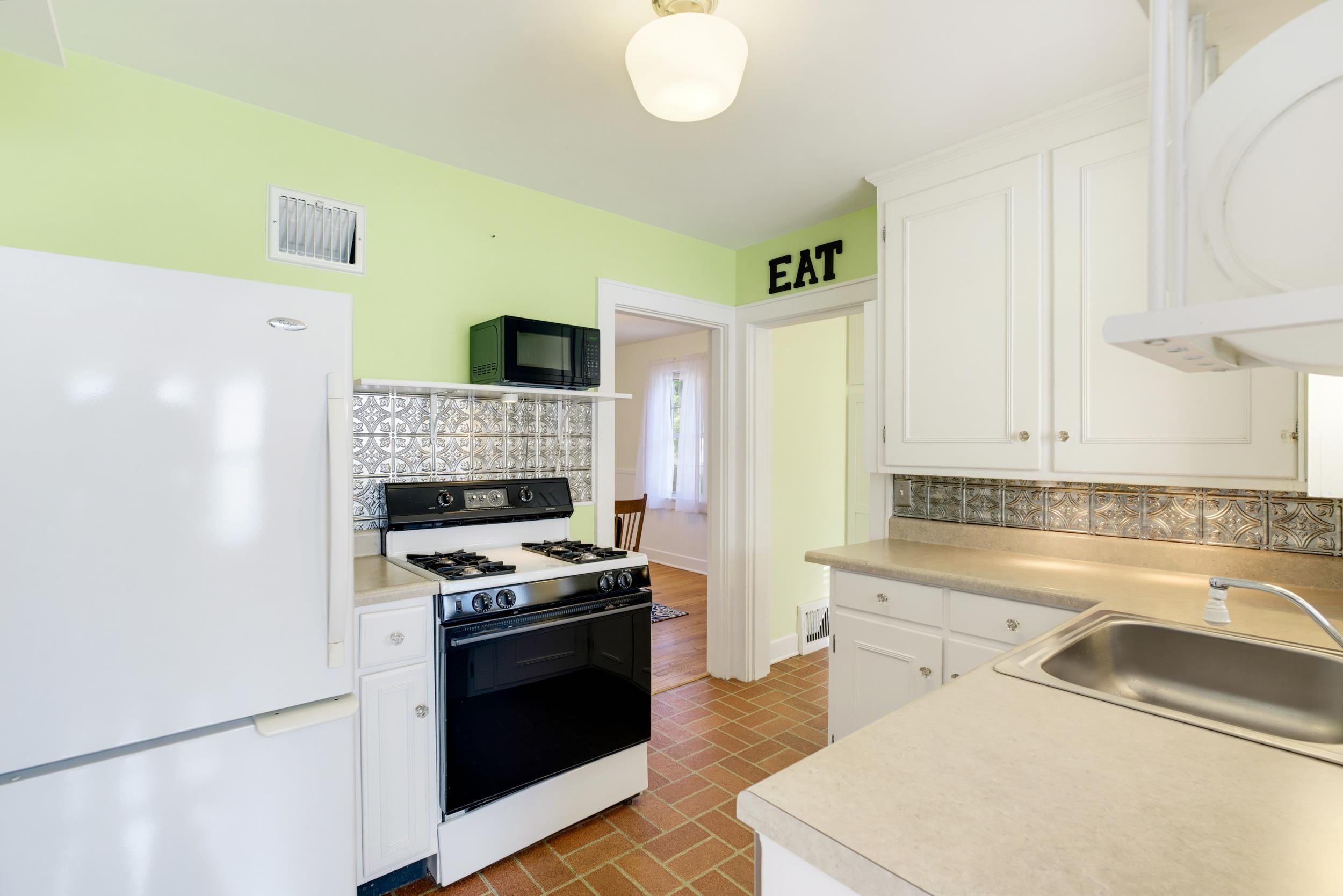 117 WILLIAMS ST, STAUNTON, Virginia 24401, 2 Bedrooms Bedrooms, ,1 BathroomBathrooms,Residential,117 WILLIAMS ST,683095 MLS # 683095 117 WILLIAMS ST, STAUNTON, Virginia 24401, 2 Bedrooms Bedrooms, ,1 BathroomBathrooms,Residential,117 WILLIAMS ST,683095 MLS # 683095