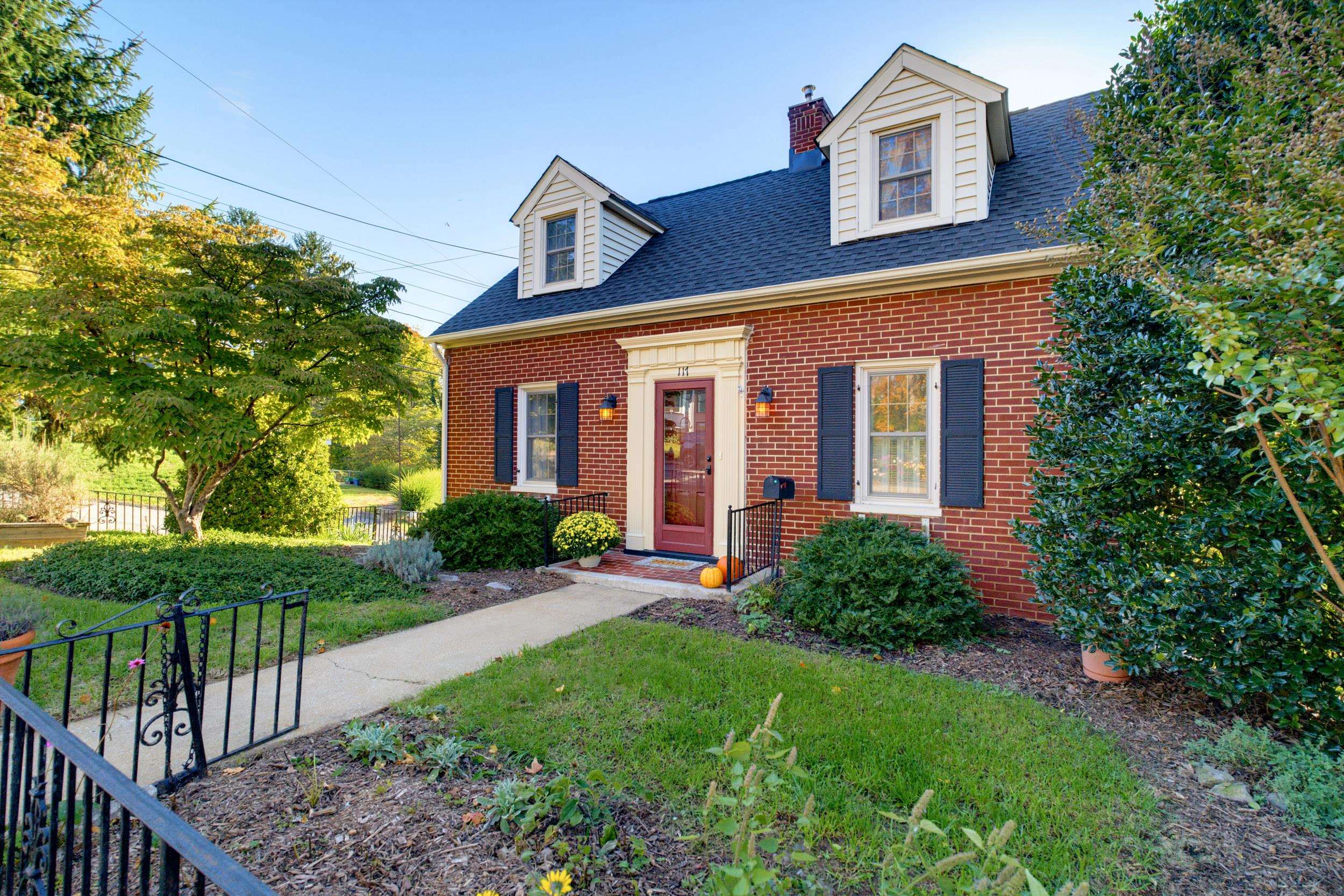 117 WILLIAMS ST, STAUNTON, Virginia 24401, 2 Bedrooms Bedrooms, ,1 BathroomBathrooms,Residential,117 WILLIAMS ST,683095 MLS # 683095 117 WILLIAMS ST, STAUNTON, Virginia 24401, 2 Bedrooms Bedrooms, ,1 BathroomBathrooms,Residential,117 WILLIAMS ST,683095 MLS # 683095