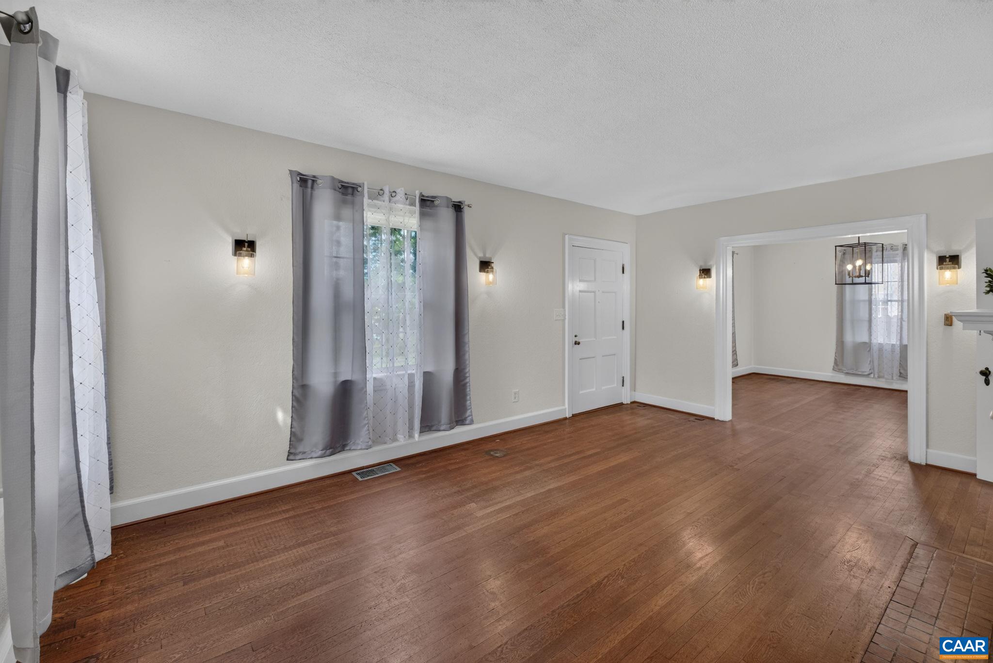 912 LYNDHURST RD, WAYNESBORO, Virginia 22980, 4 Bedrooms Bedrooms, ,2 BathroomsBathrooms,Residential,912 LYNDHURST RD,683100 MLS # 683100 912 LYNDHURST RD, WAYNESBORO, Virginia 22980, 4 Bedrooms Bedrooms, ,2 BathroomsBathrooms,Residential,912 LYNDHURST RD,683100 MLS # 683100