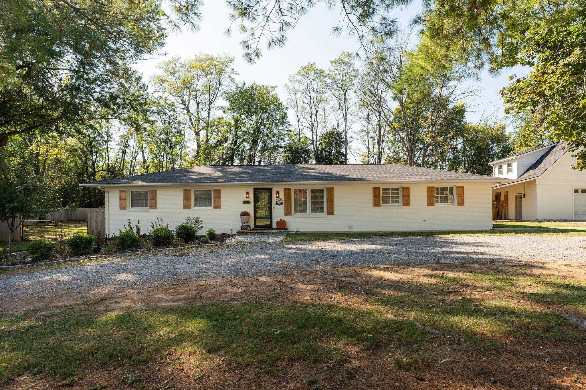 1405 BARTERBROOK RD, STAUNTON, Virginia 24401, 4 Bedrooms Bedrooms, ,2 BathroomsBathrooms,Residential,1405 BARTERBROOK RD,683108 MLS # 683108