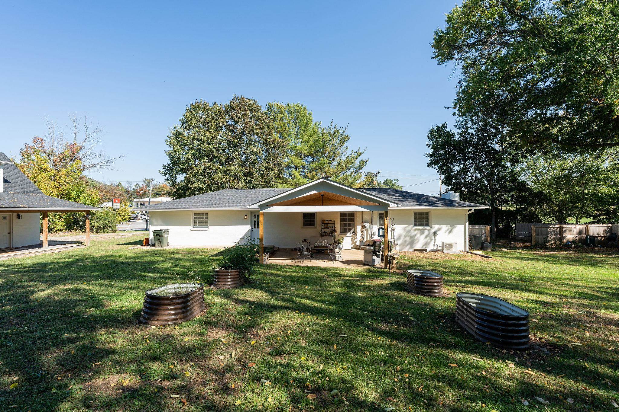 1405 BARTERBROOK RD, STAUNTON, Virginia 24401, 4 Bedrooms Bedrooms, ,2 BathroomsBathrooms,Residential,1405 BARTERBROOK RD,683108 MLS # 683108