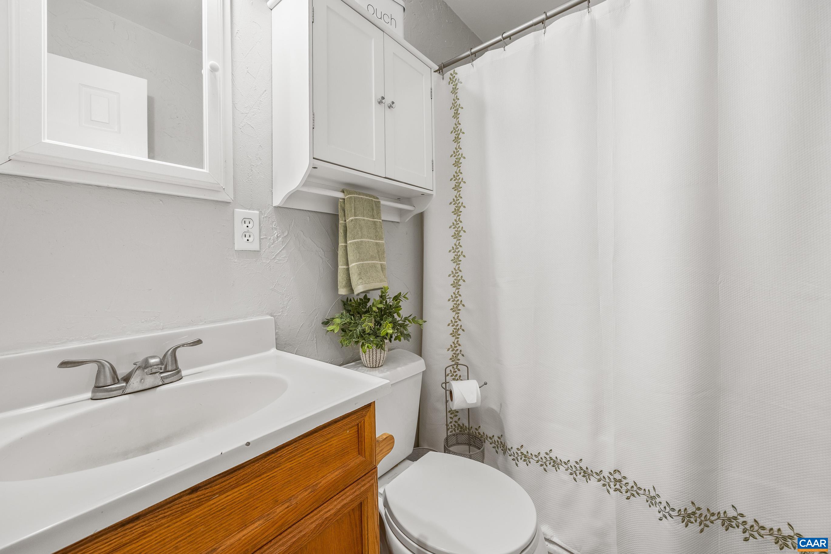 2510 THOMAS JEFFERSON PKWY, PALMYRA, Virginia 22963, 3 Bedrooms Bedrooms, ,2 BathroomsBathrooms,Residential,2510 THOMAS JEFFERSON PKWY,682874 MLS # 682874 2510 THOMAS JEFFERSON PKWY, PALMYRA, Virginia 22963, 3 Bedrooms Bedrooms, ,2 BathroomsBathrooms,Residential,2510 THOMAS JEFFERSON PKWY,682874 MLS # 682874
