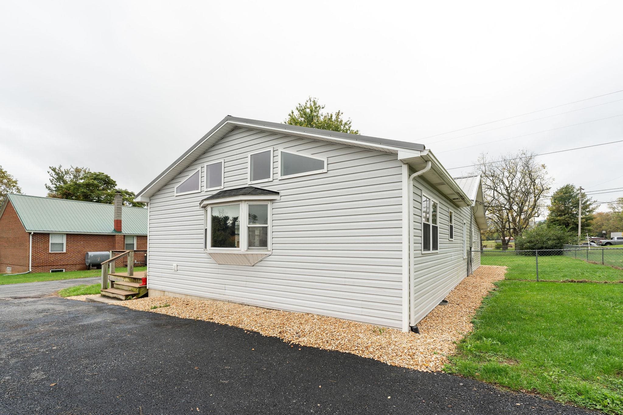 330 HOWARDSVILLE TPKE, STUARTS DRAFT, Virginia 24477, 3 Bedrooms Bedrooms, ,2 BathroomsBathrooms,Residential,330 HOWARDSVILLE TPKE,683122 MLS # 683122 330 HOWARDSVILLE TPKE, STUARTS DRAFT, Virginia 24477, 3 Bedrooms Bedrooms, ,2 BathroomsBathrooms,Residential,330 HOWARDSVILLE TPKE,683122 MLS # 683122