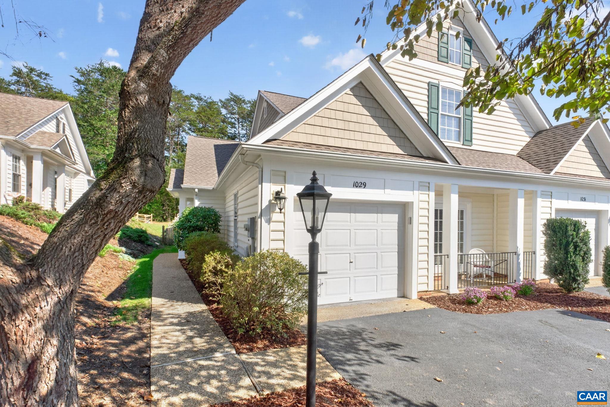 You'll love the versatility of this home! You'll love the versatility of this home!