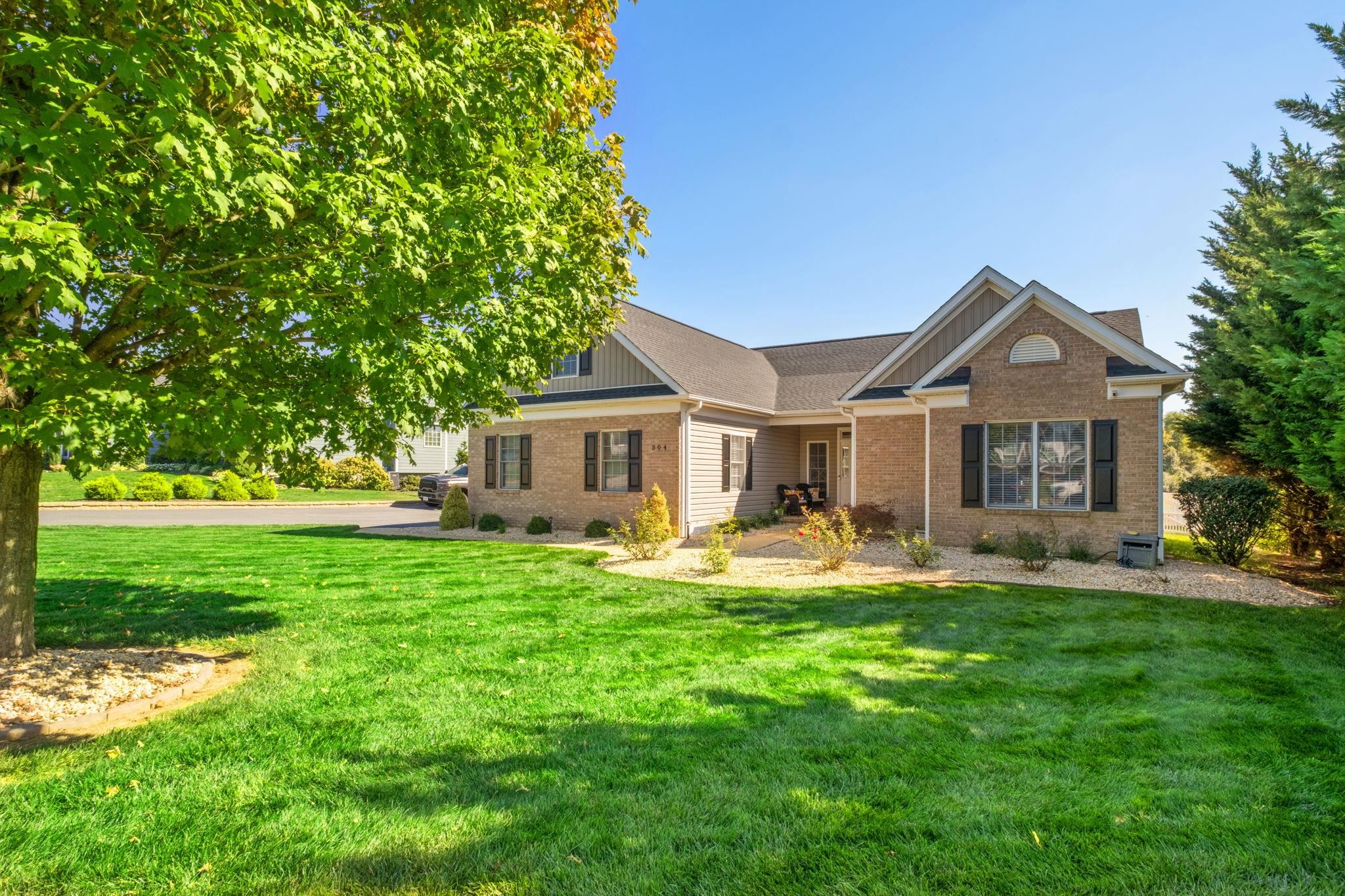 304 GRAY DR, WAYNESBORO, Virginia 22980, 3 Bedrooms Bedrooms, ,2 BathroomsBathrooms,Residential,304 GRAY DR,683131 MLS # 683131 304 GRAY DR, WAYNESBORO, Virginia 22980, 3 Bedrooms Bedrooms, ,2 BathroomsBathrooms,Residential,304 GRAY DR,683131 MLS # 683131