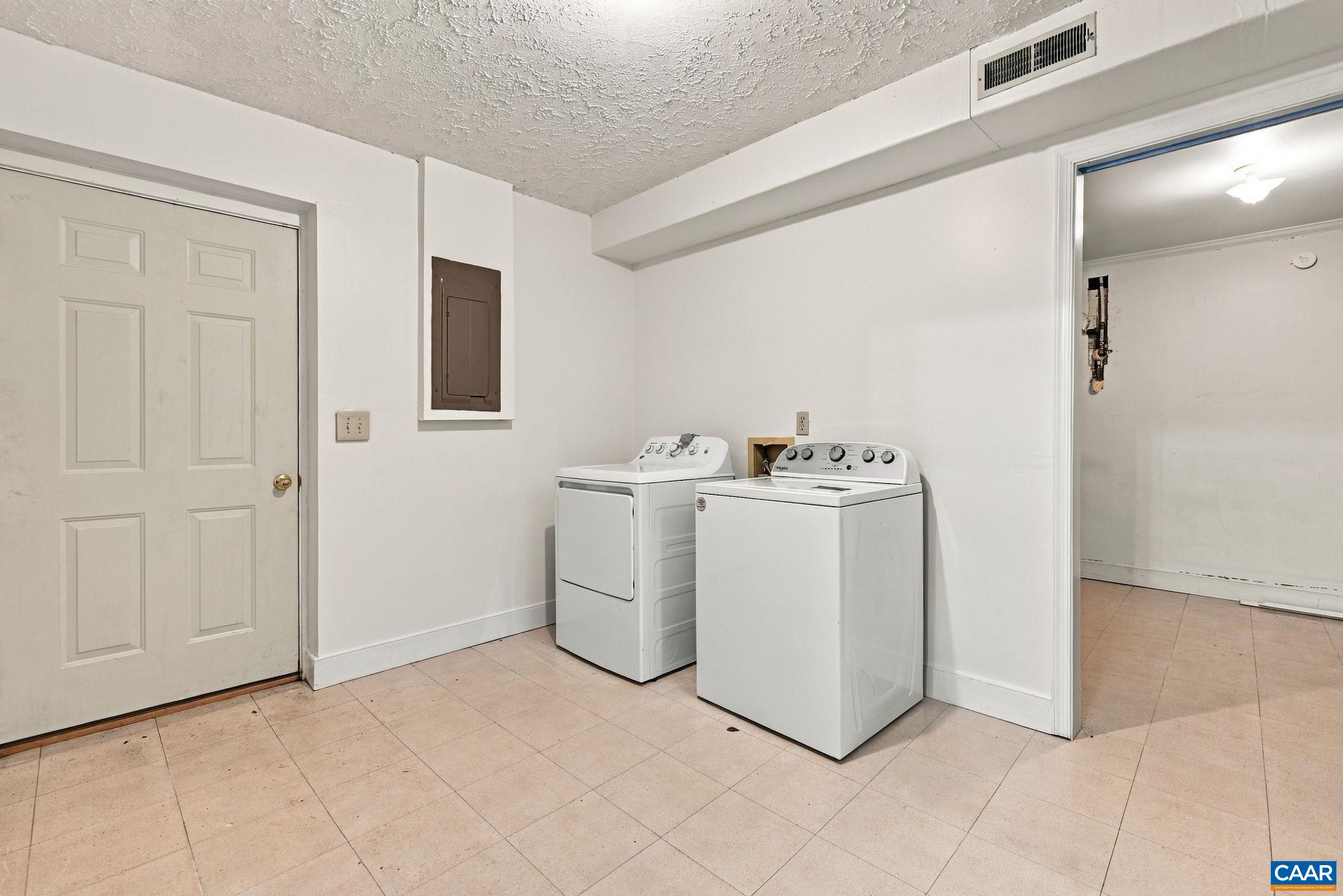2384 WHITNEY CT, CHARLOTTESVILLE, Virginia 22911, 3 Bedrooms Bedrooms, ,1 BathroomBathrooms,Residential,2384 WHITNEY CT,683144 MLS # 683144