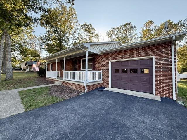159 FALLING ROCK DR, STUARTS DRAFT, Virginia 24477, 3 Bedrooms Bedrooms, ,2 BathroomsBathrooms,Residential,159 FALLING ROCK DR,683156 MLS # 683156 159 FALLING ROCK DR, STUARTS DRAFT, Virginia 24477, 3 Bedrooms Bedrooms, ,2 BathroomsBathrooms,Residential,159 FALLING ROCK DR,683156 MLS # 683156