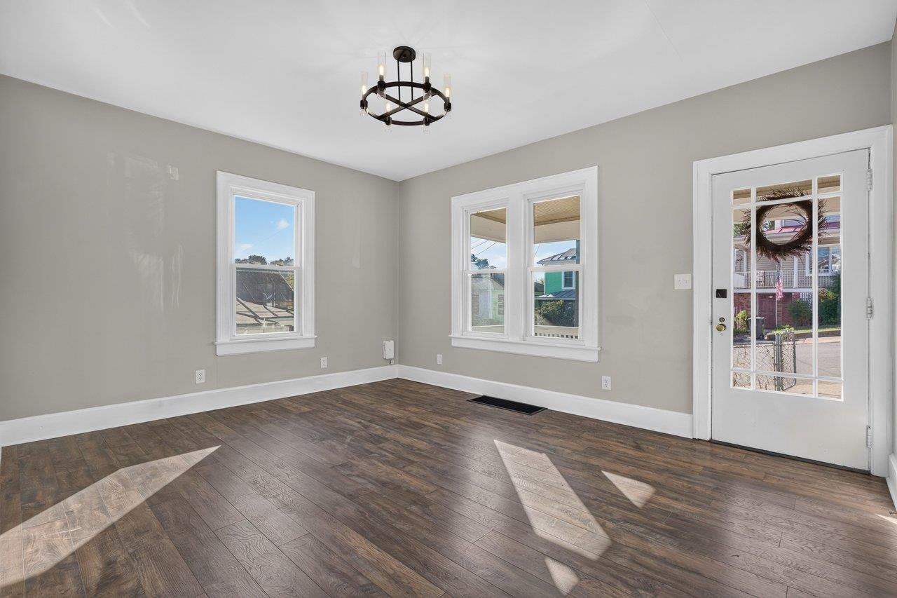 415 MARQUIS ST, STAUNTON, Virginia 24401, 3 Bedrooms Bedrooms, ,2 BathroomsBathrooms,Residential,415 MARQUIS ST,683163 MLS # 683163