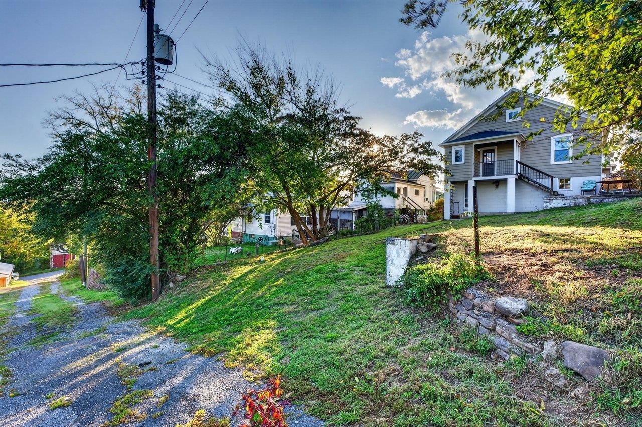 415 MARQUIS ST, STAUNTON, Virginia 24401, 3 Bedrooms Bedrooms, ,2 BathroomsBathrooms,Residential,415 MARQUIS ST,683163 MLS # 683163