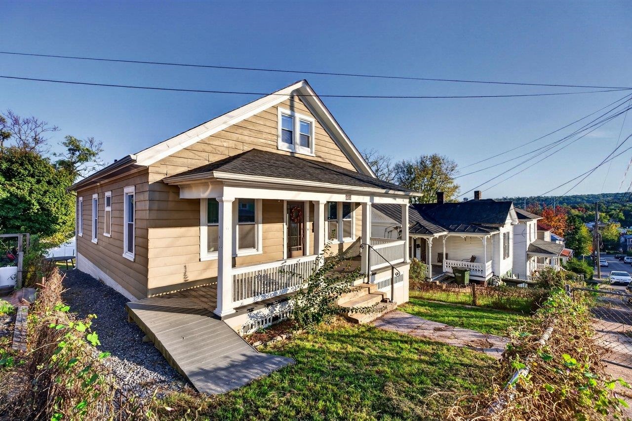 415 MARQUIS ST, STAUNTON, Virginia 24401, 3 Bedrooms Bedrooms, ,2 BathroomsBathrooms,Residential,415 MARQUIS ST,683163 MLS # 683163