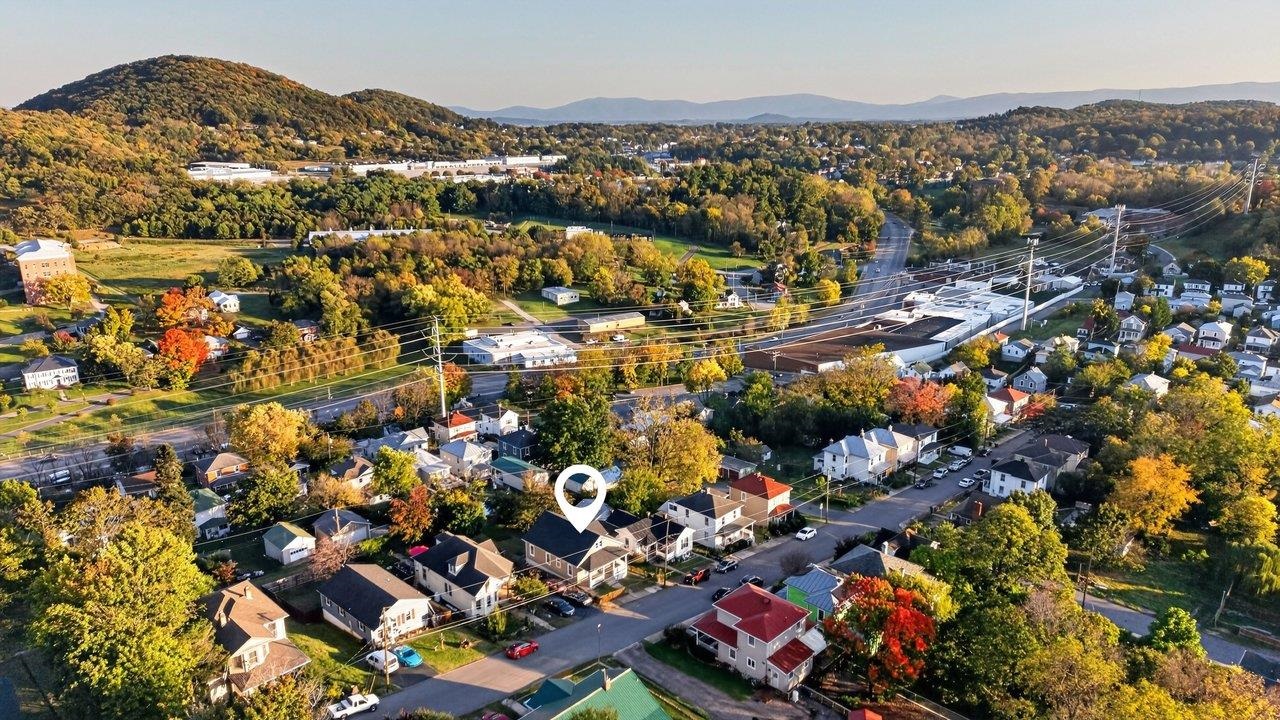 415 MARQUIS ST, STAUNTON, Virginia 24401, 3 Bedrooms Bedrooms, ,2 BathroomsBathrooms,Residential,415 MARQUIS ST,683163 MLS # 683163