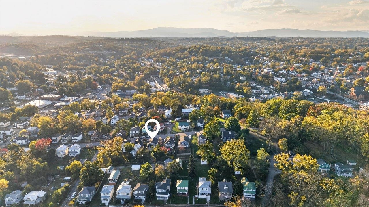 415 MARQUIS ST, STAUNTON, Virginia 24401, 3 Bedrooms Bedrooms, ,2 BathroomsBathrooms,Residential,415 MARQUIS ST,683163 MLS # 683163